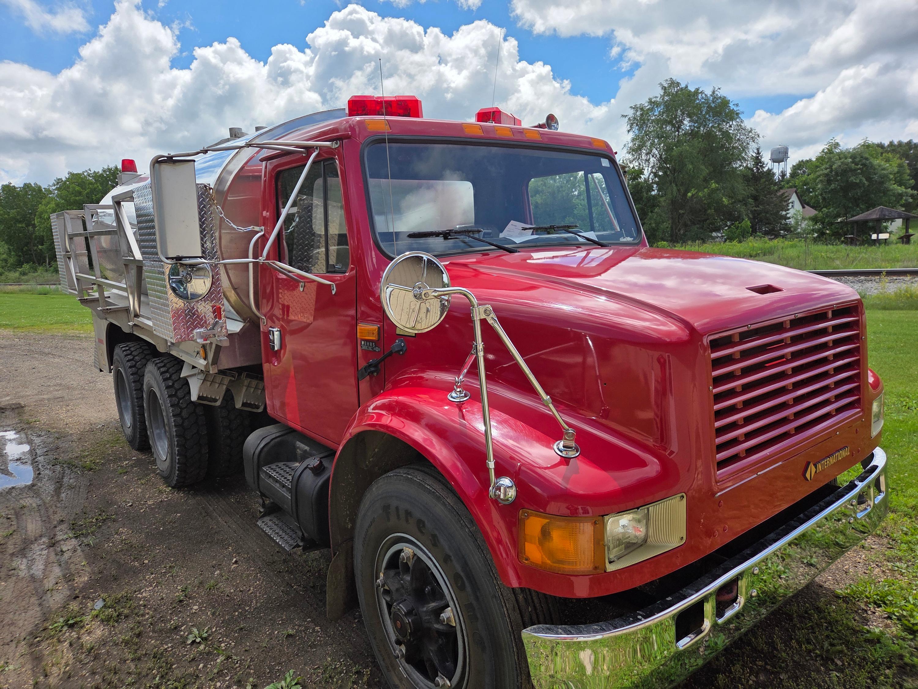 1992 International Pumper Tanker - image 2