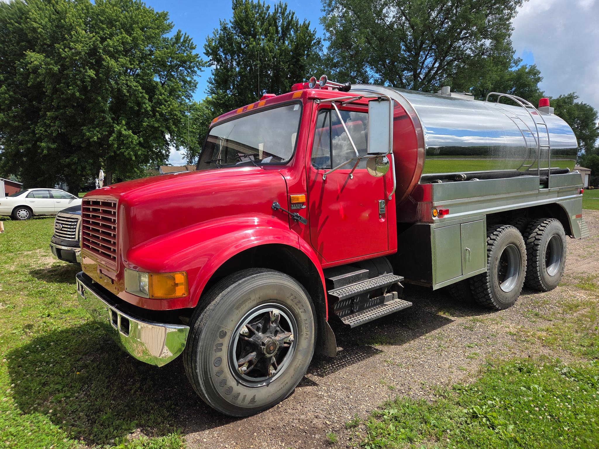 1992 International Pumper Tanker - image 1