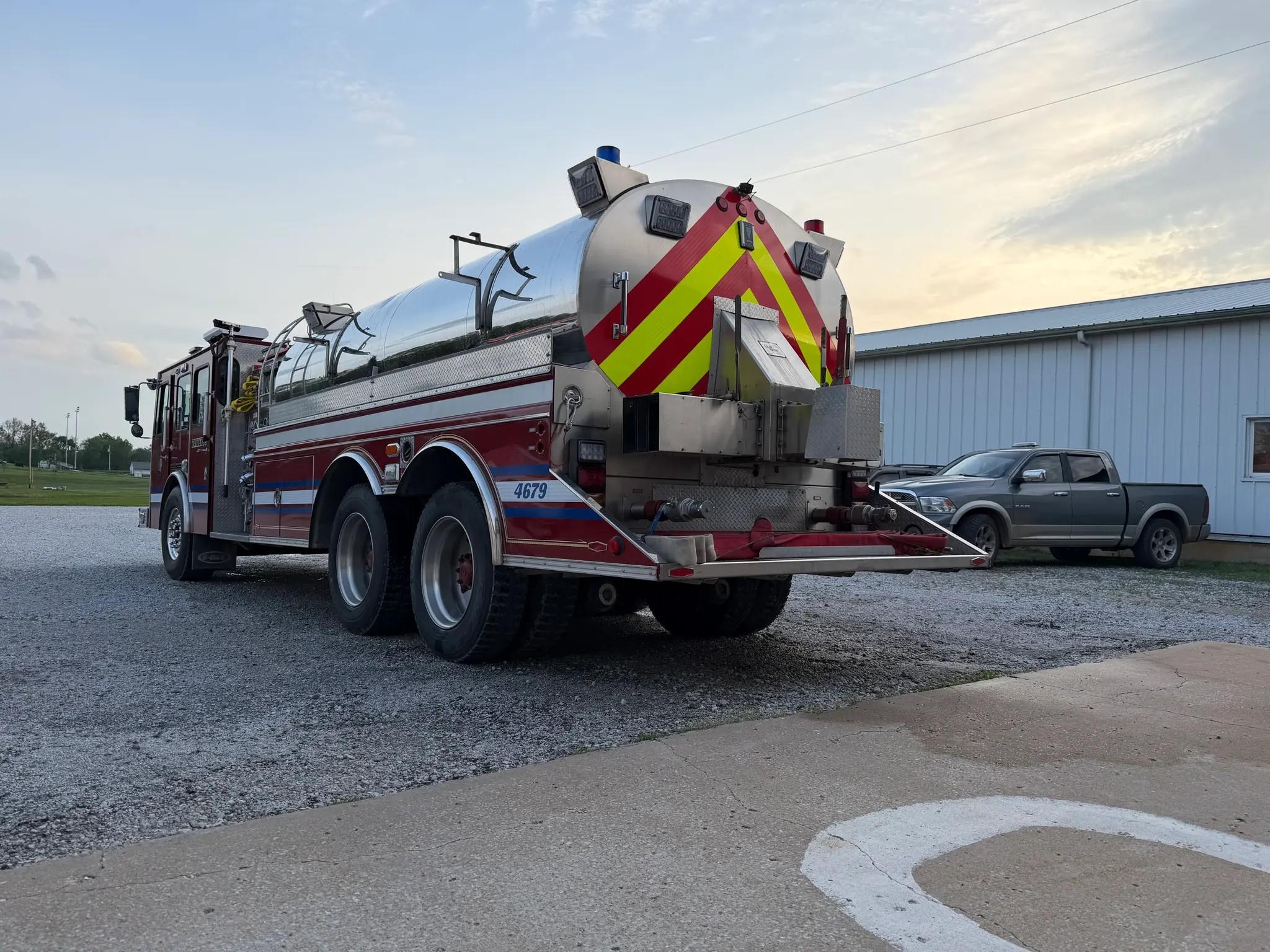 1996 E-One HME Pumper Tanker - image 4