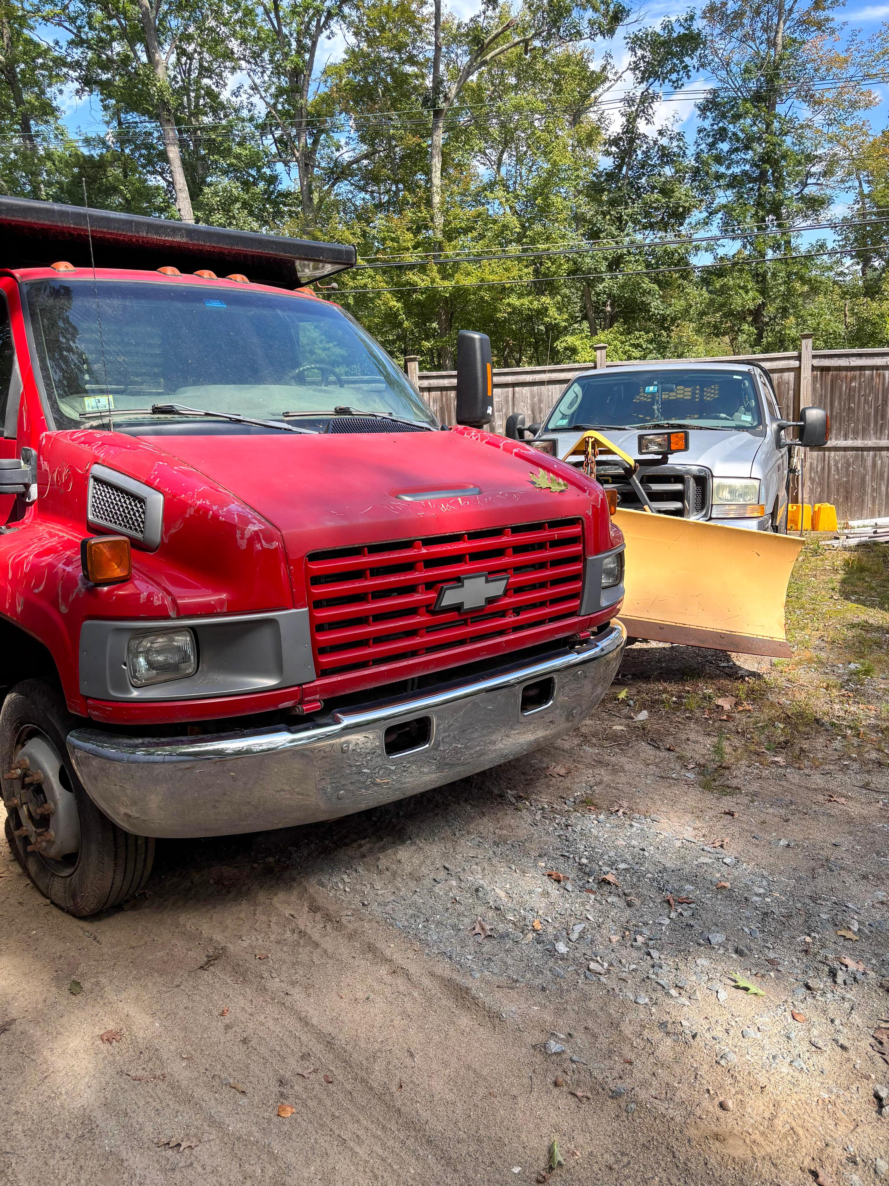 2003 Chevrolet 4x4 Dump Truck - image 2
