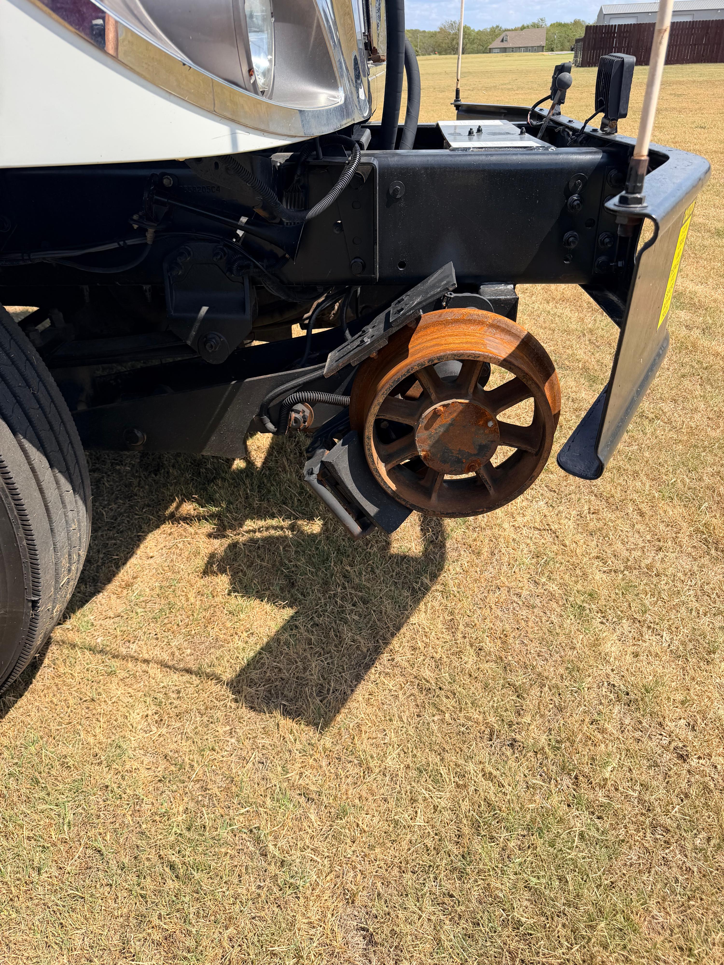 2010 International WorkStar 7400 Crew Cab Hi-Rail - image 17