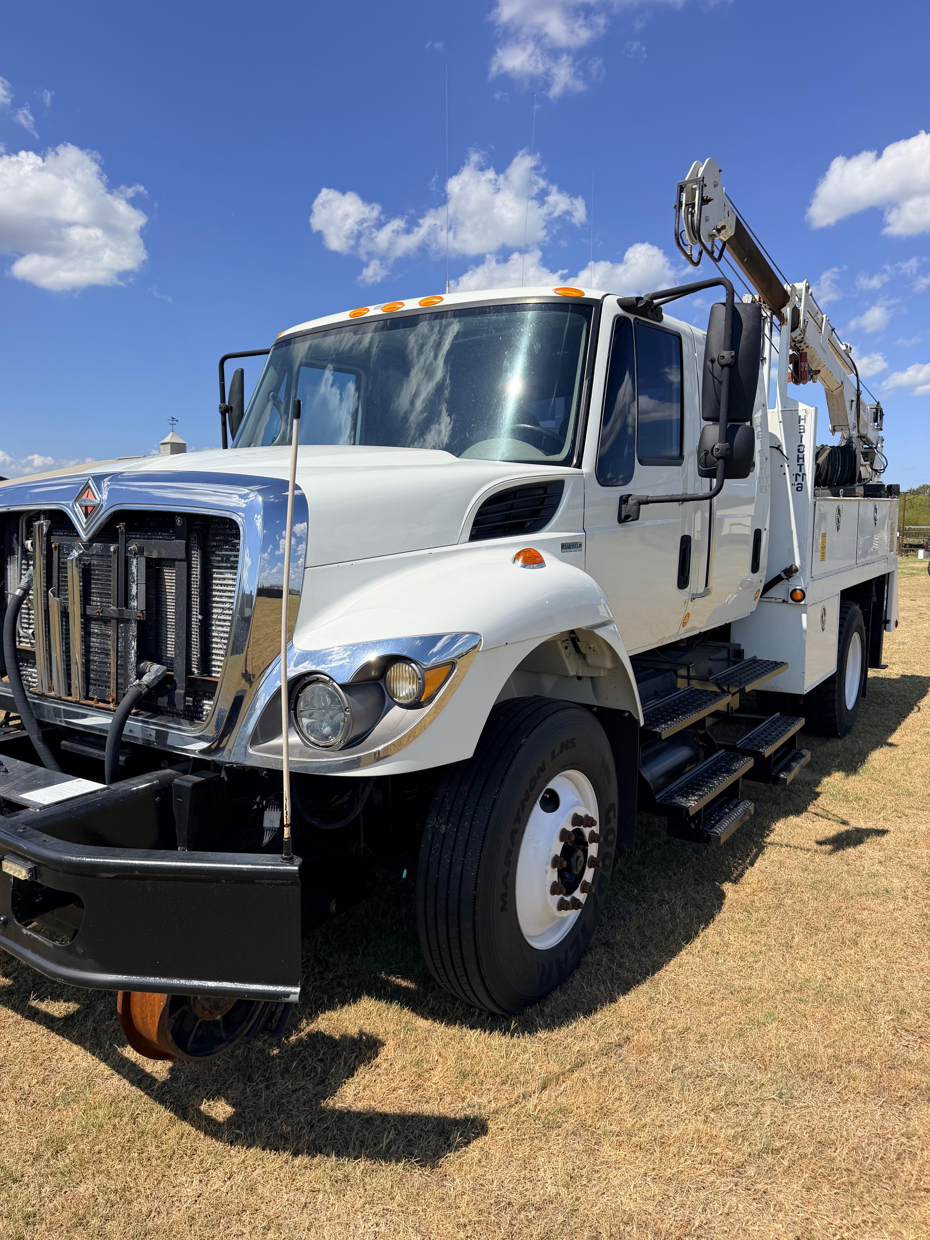 2010 International WorkStar 7400 Crew Cab Hi-Rail - image 2