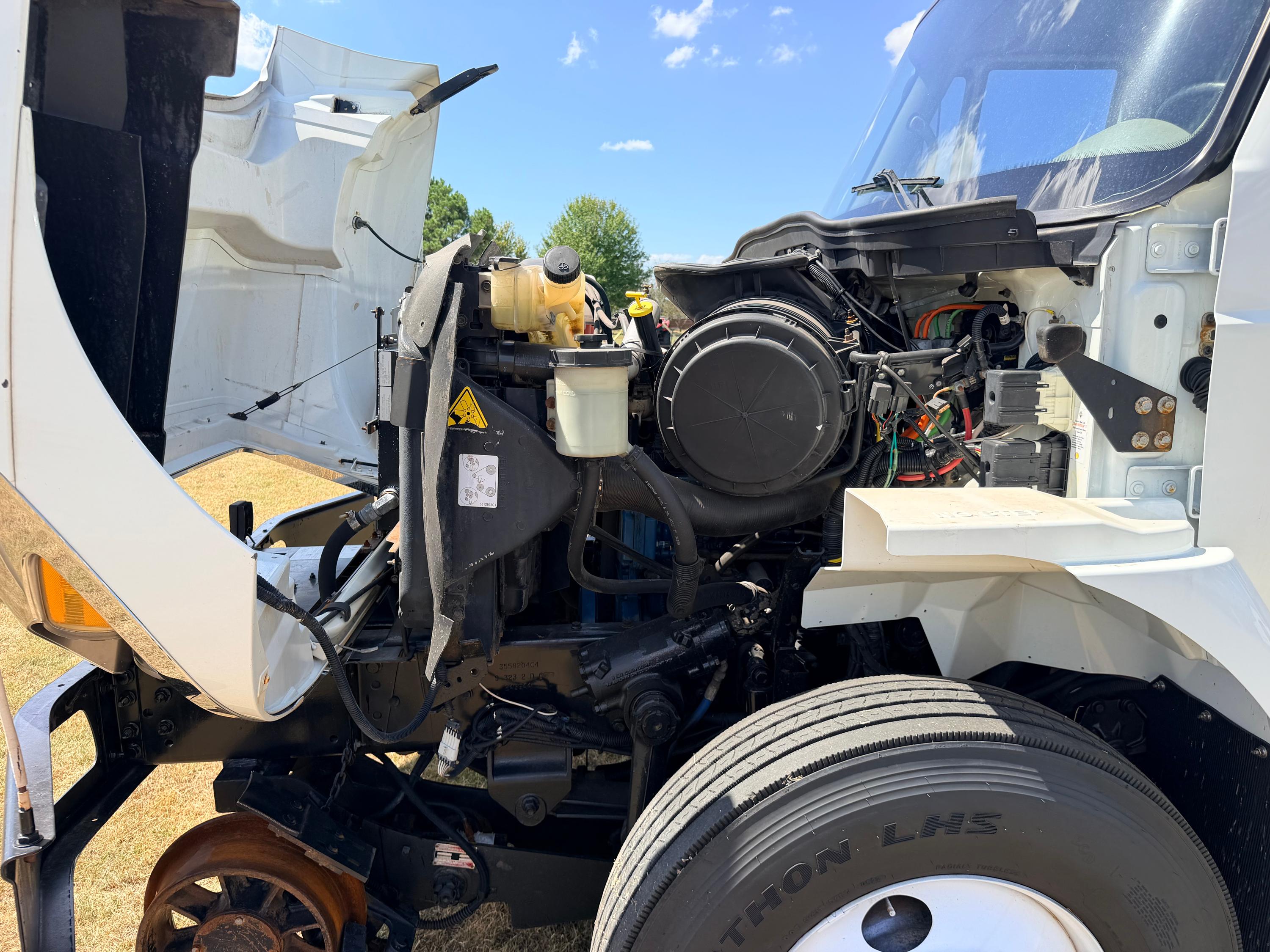 2010 International WorkStar 7400 Crew Cab Hi-Rail - image 15