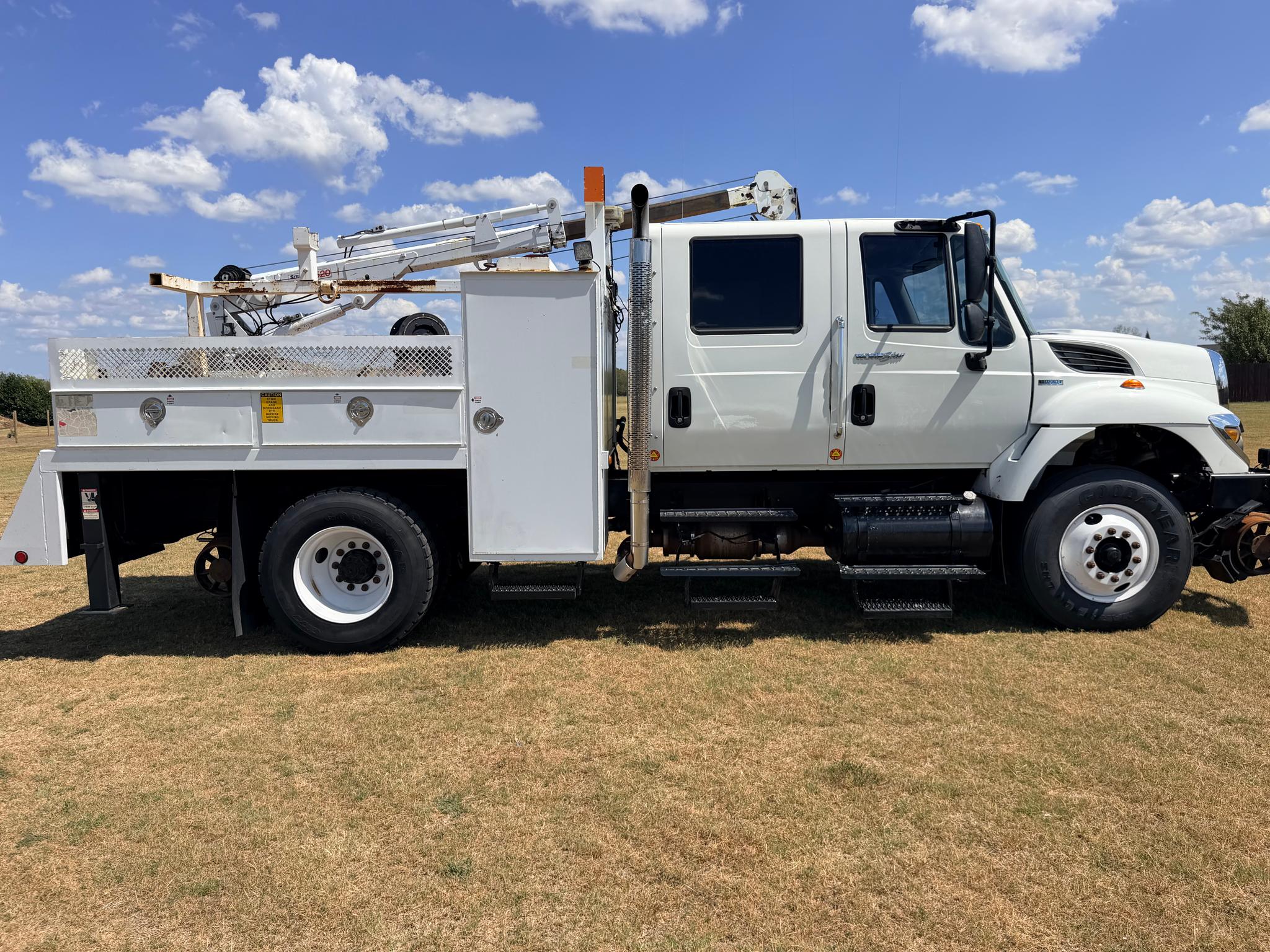 2010 International WorkStar 7400 Crew Cab Hi-Rail - image 4