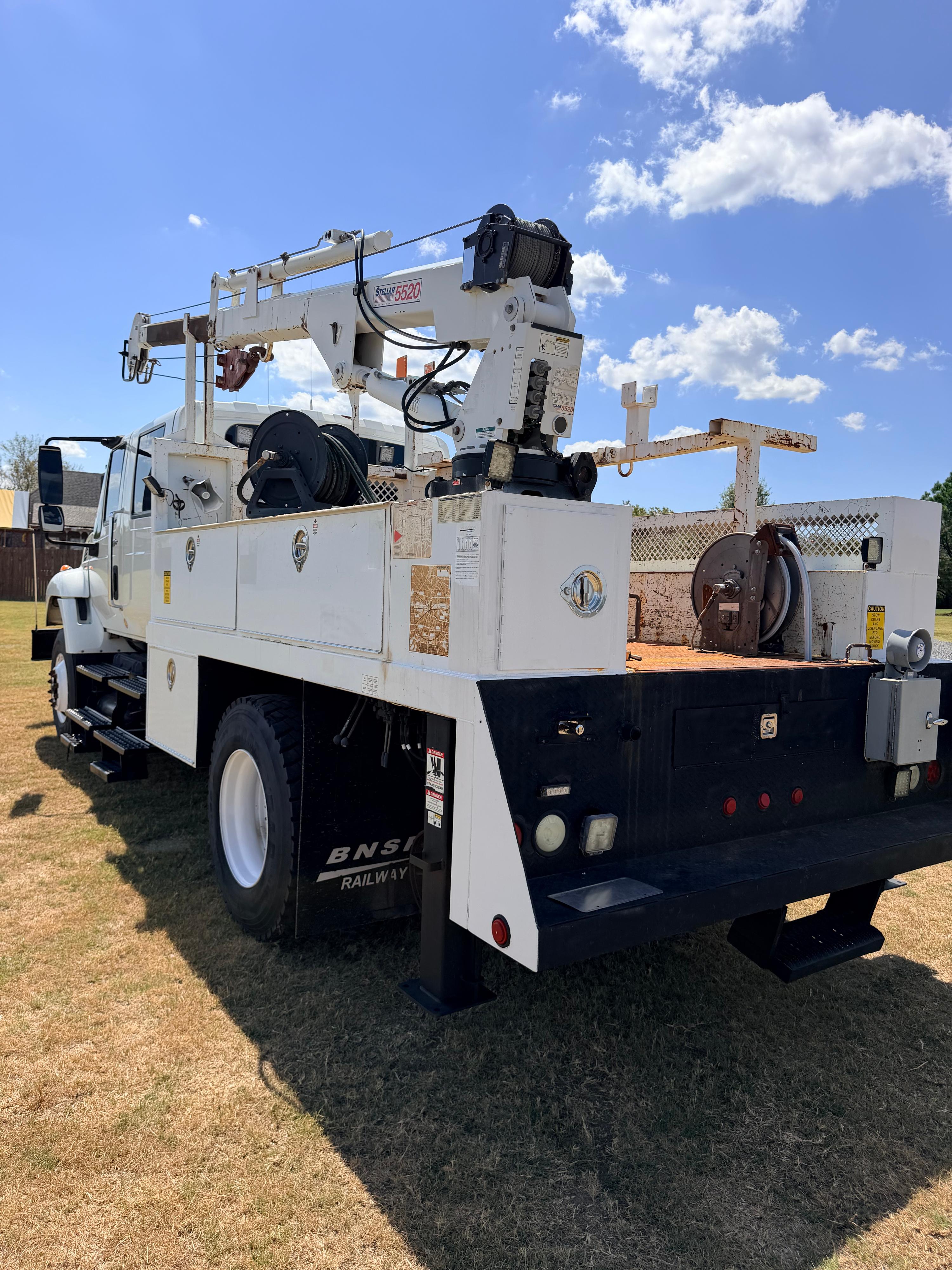2010 International WorkStar 7400 Crew Cab Hi-Rail - image 5