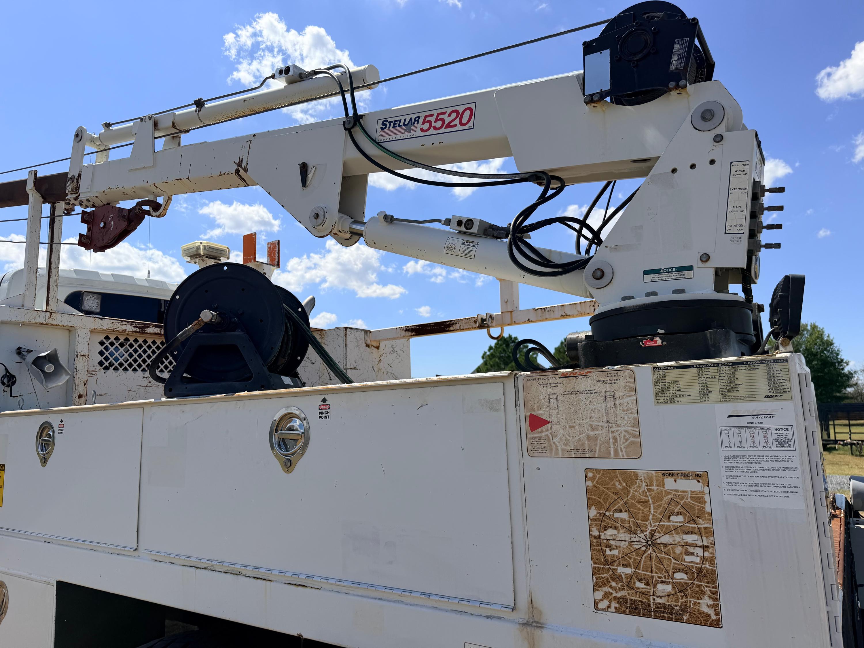 2010 International WorkStar 7400 Crew Cab Hi-Rail - image 23