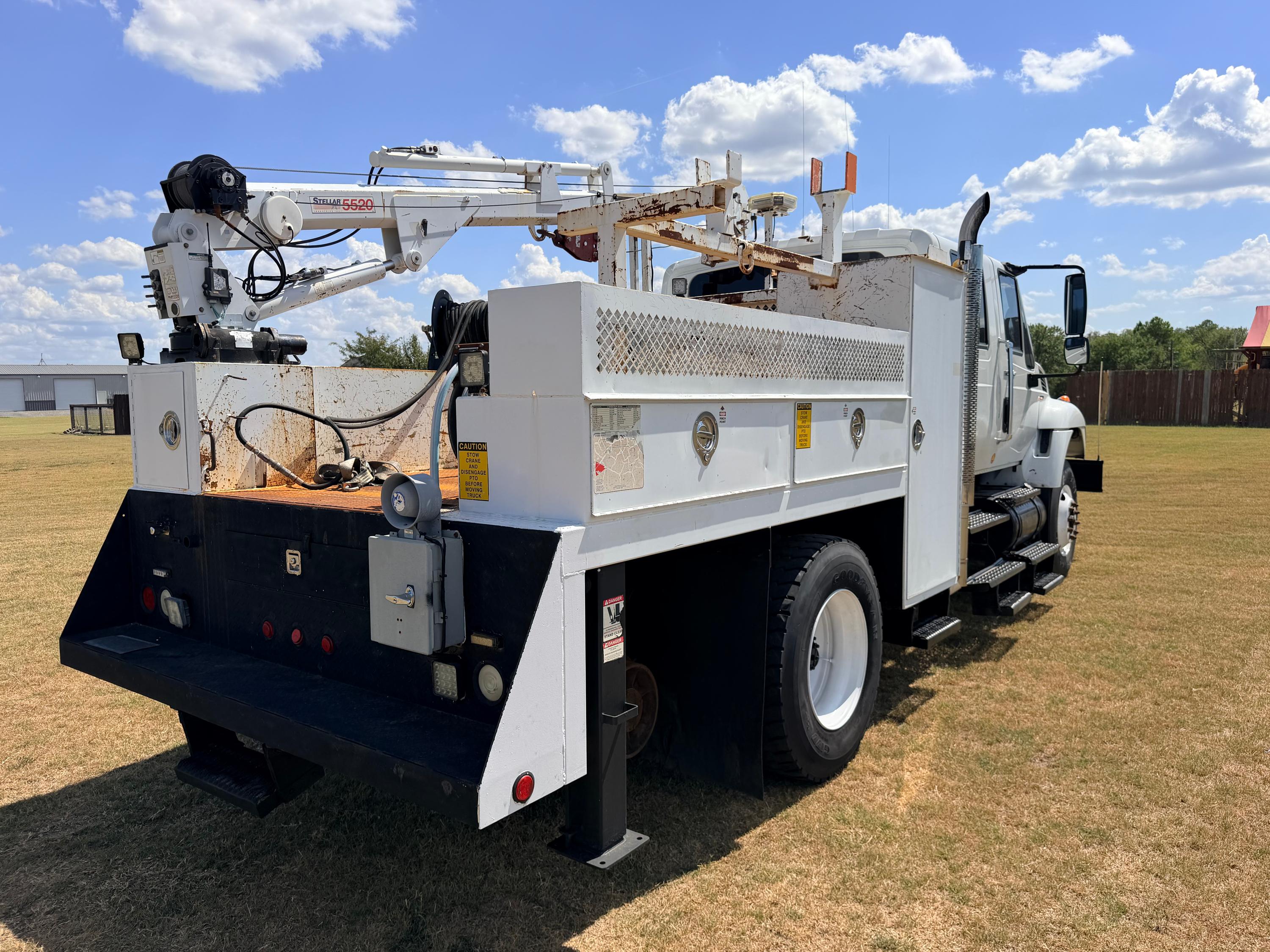 2010 International WorkStar 7400 Crew Cab Hi-Rail - image 6