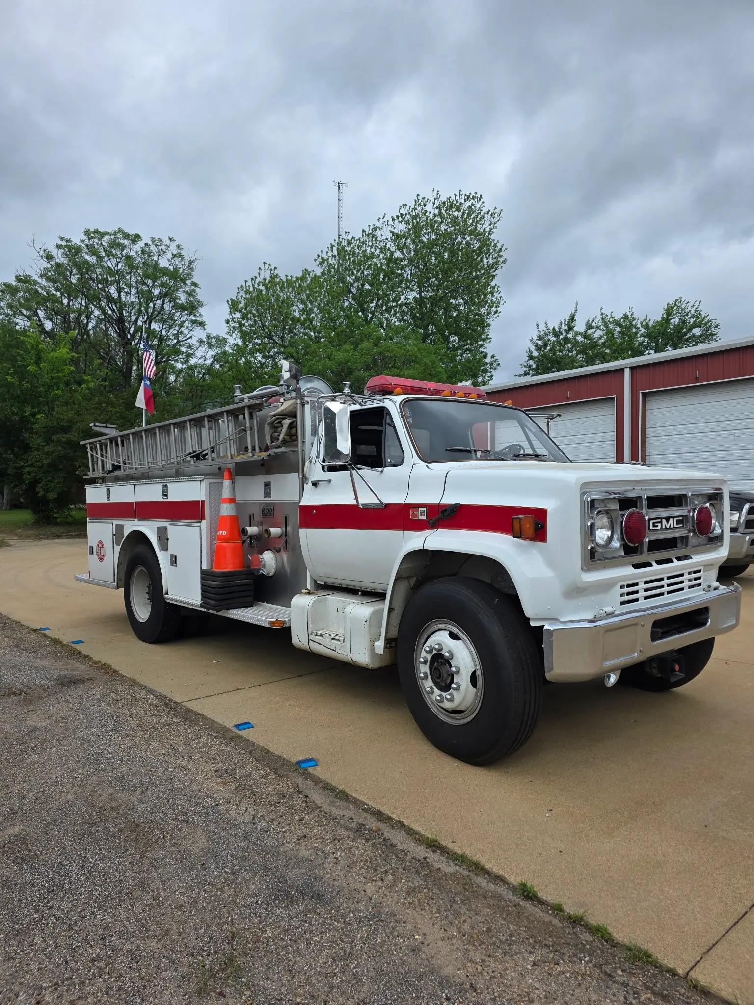 1985 GMC Pumper - image 2
