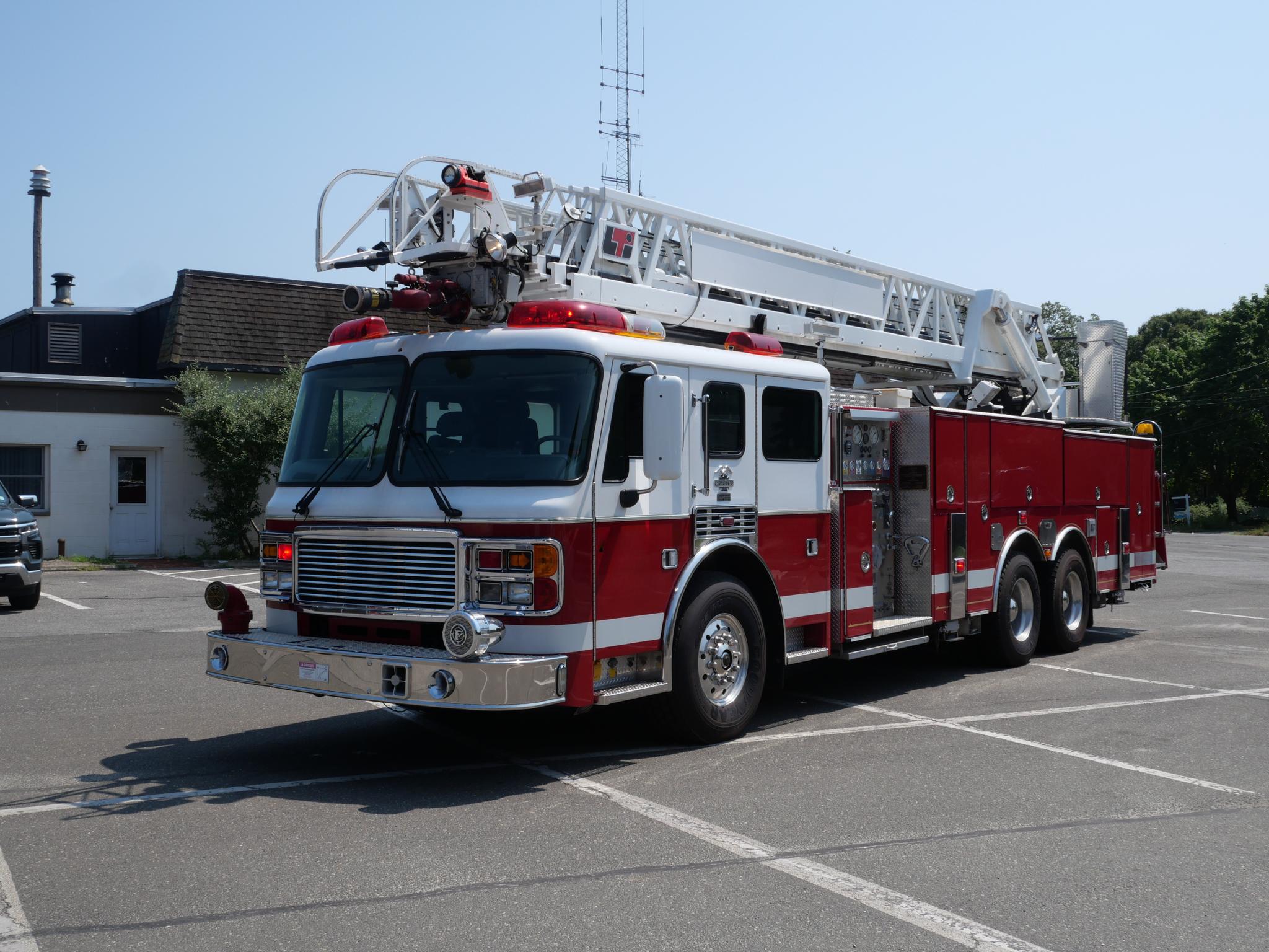 1999 American LaFrance LTI 100' Aerial - image 1