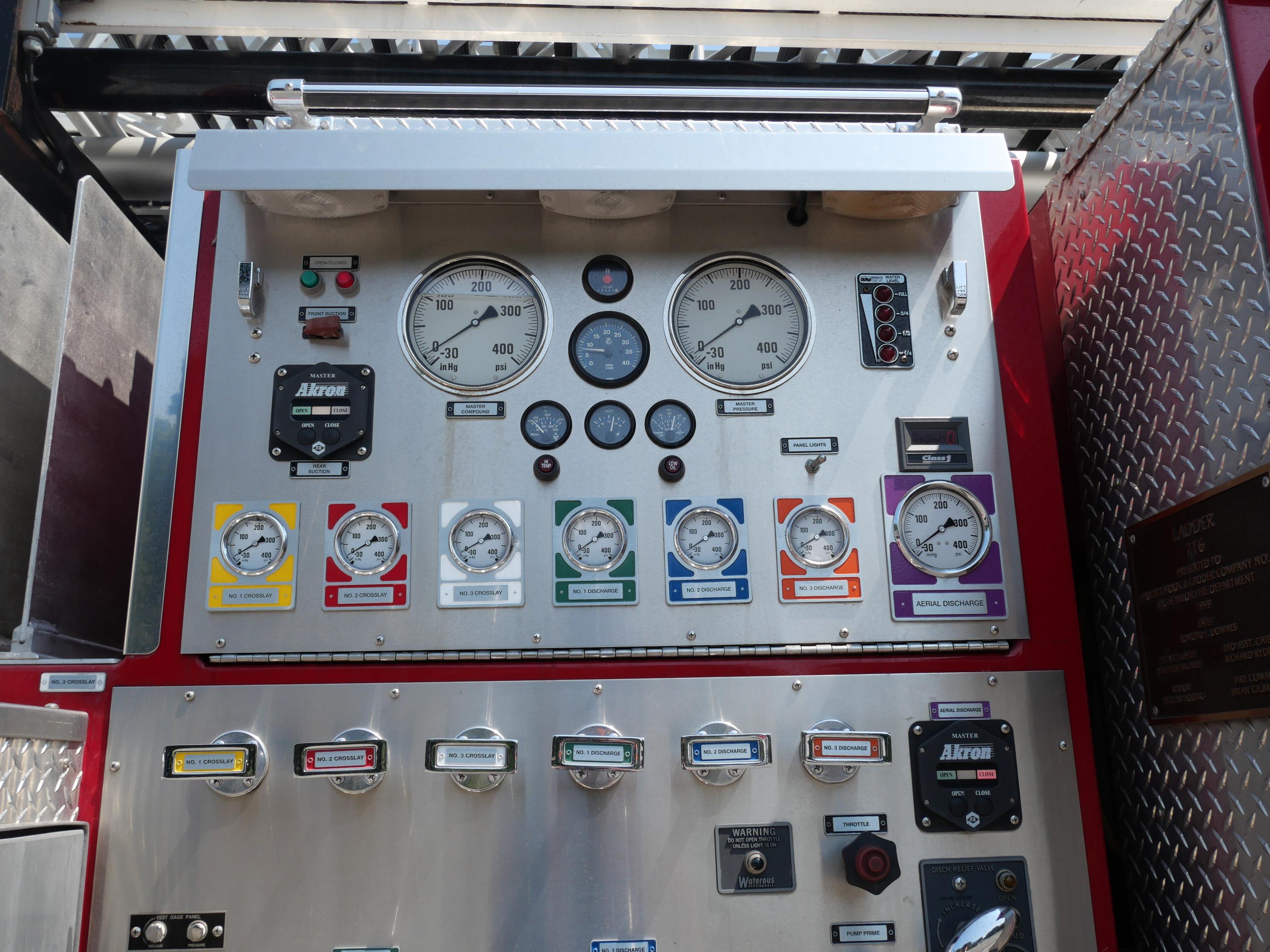 1999 American LaFrance LTI 100' Aerial - image 30