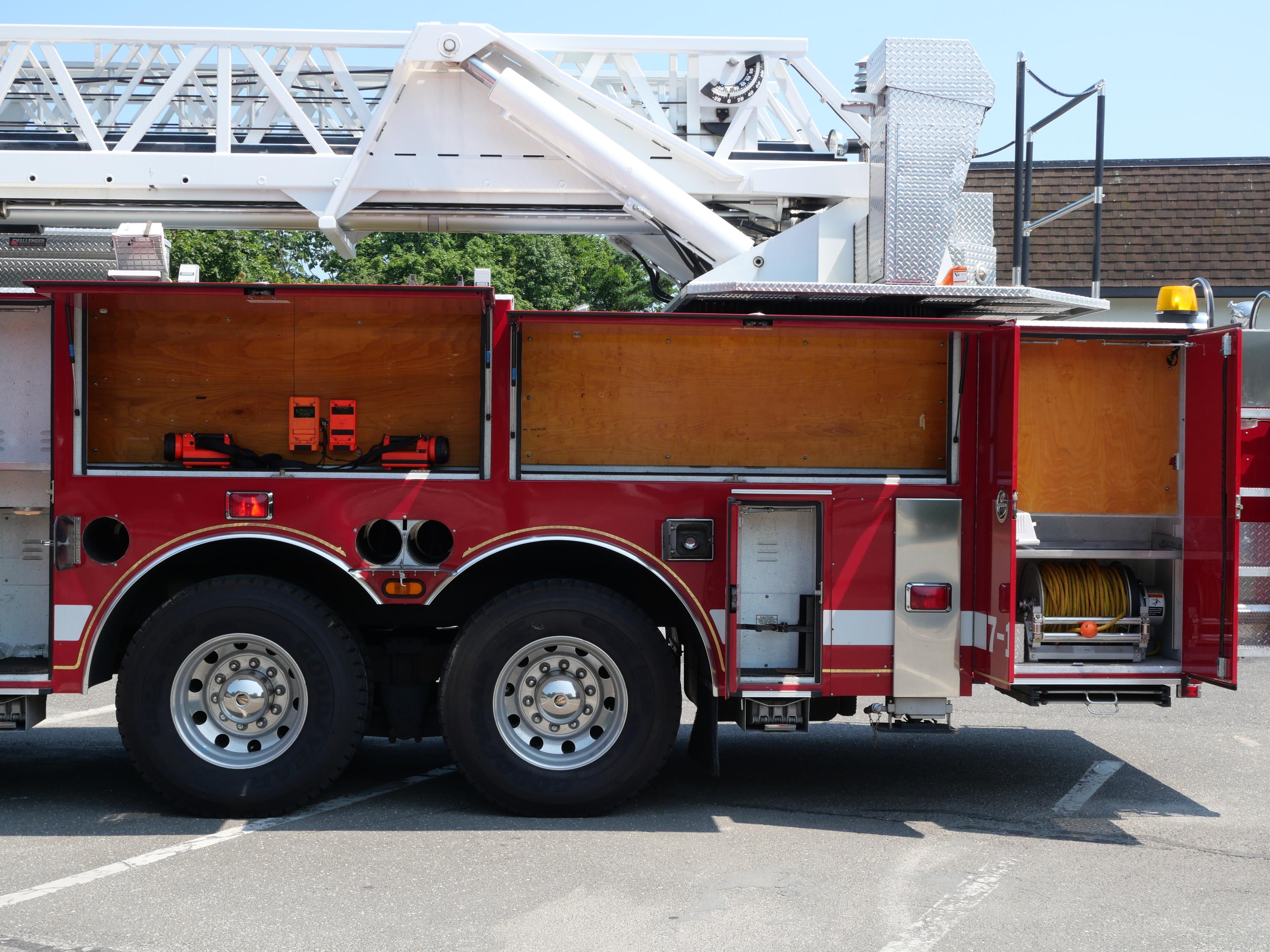 1999 American LaFrance LTI 100' Aerial - image 24
