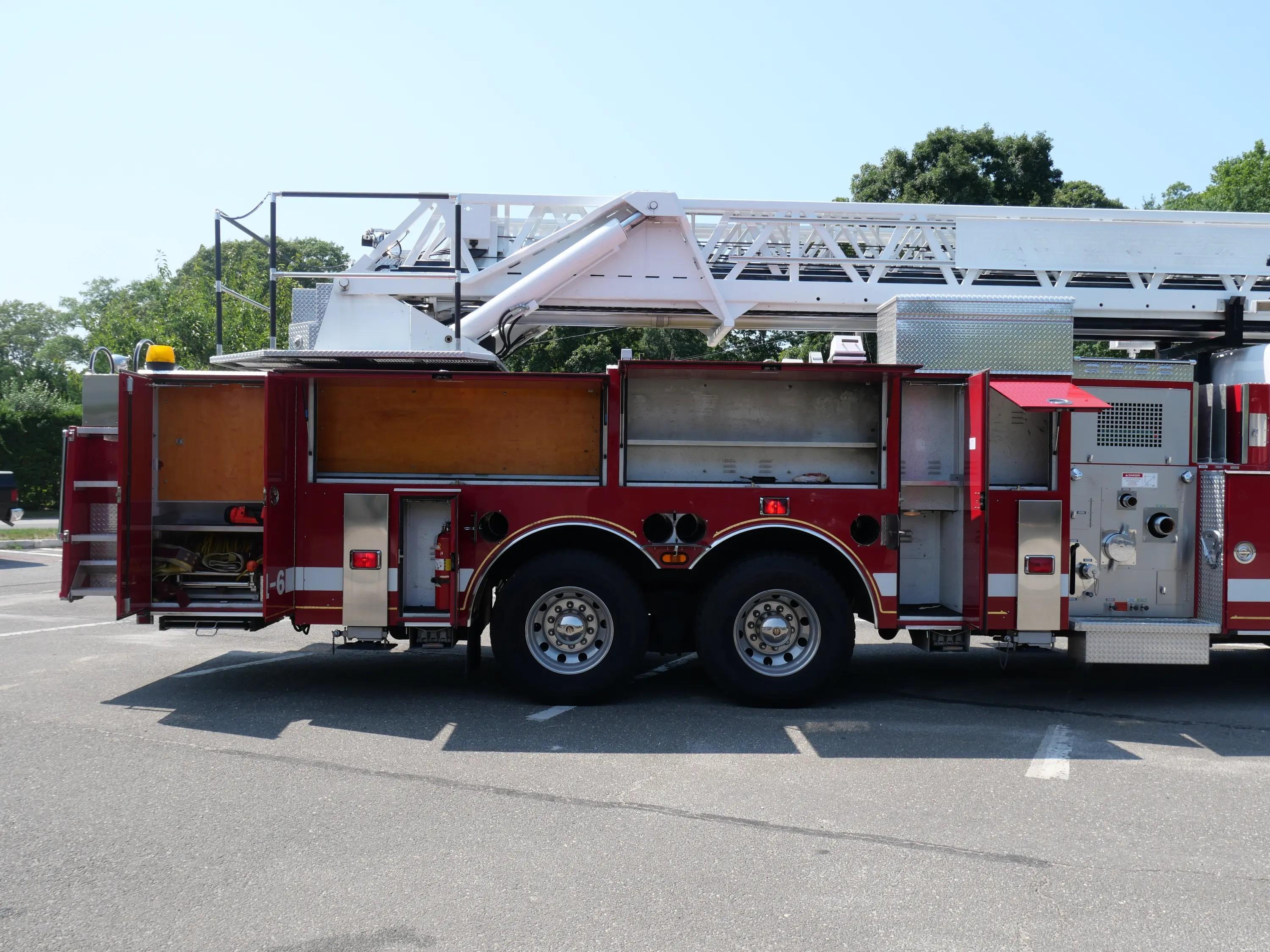 1999 American LaFrance LTI 100' Aerial - image 25