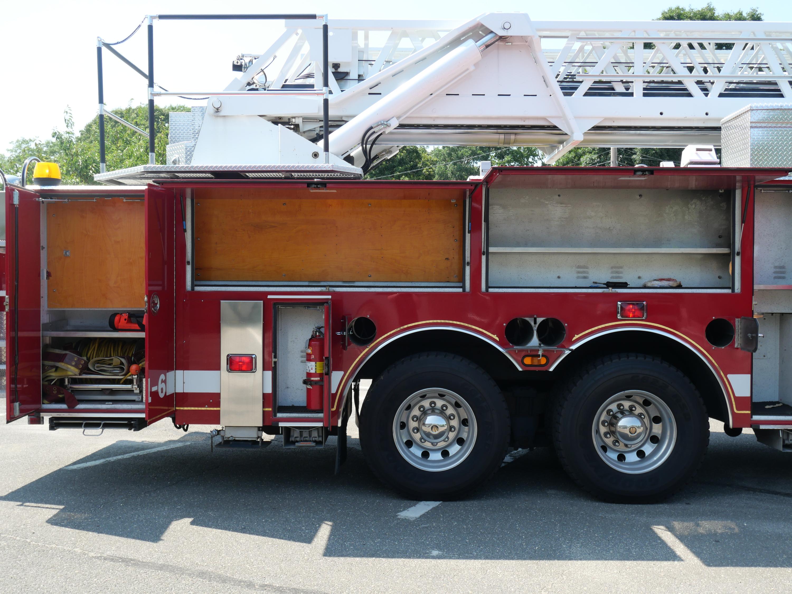 1999 American LaFrance LTI 100' Aerial - image 26