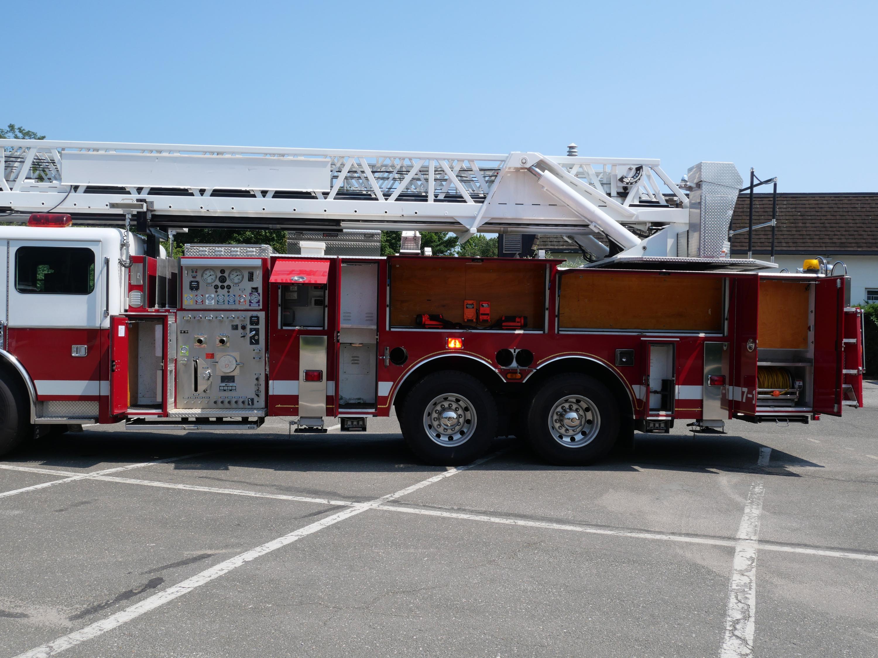 1999 American LaFrance LTI 100' Aerial - image 23