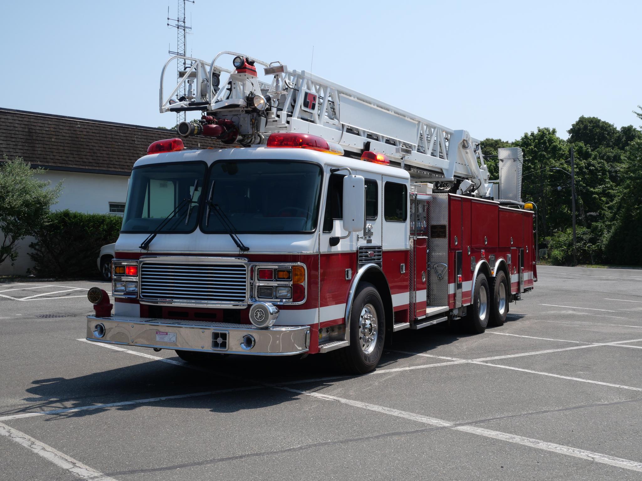 1999 American LaFrance LTI 100' Aerial - image 2