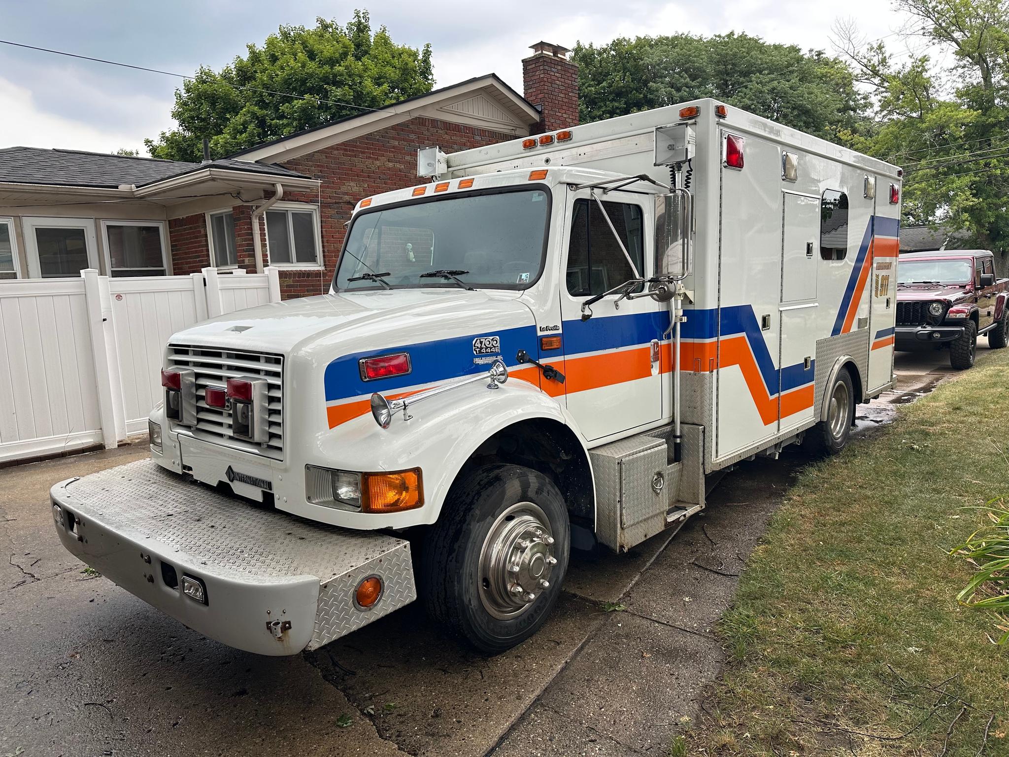 1995 Burton International Type I Ambulance - image 2