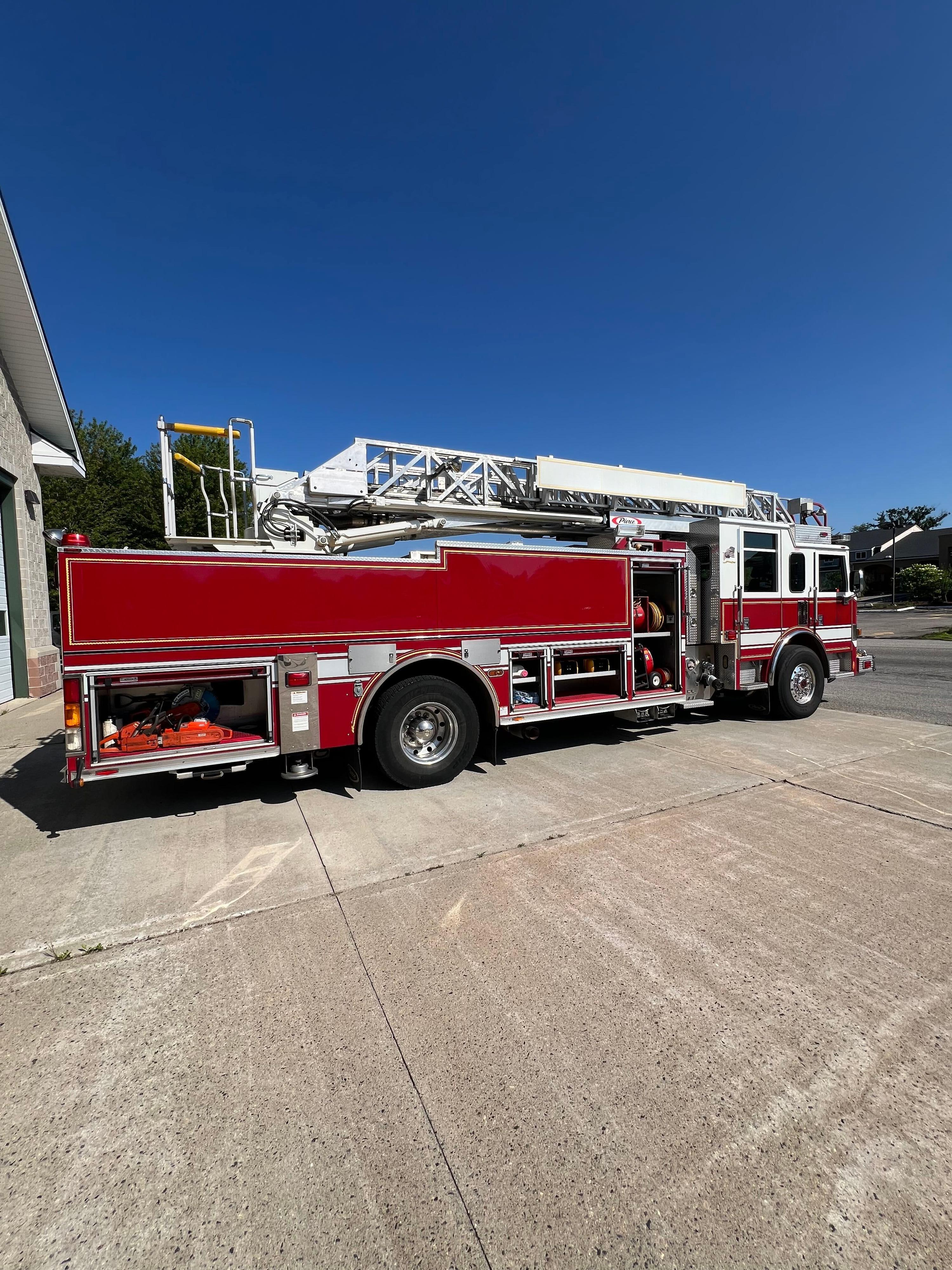 2009 Pierce 75' Aerial - image 20