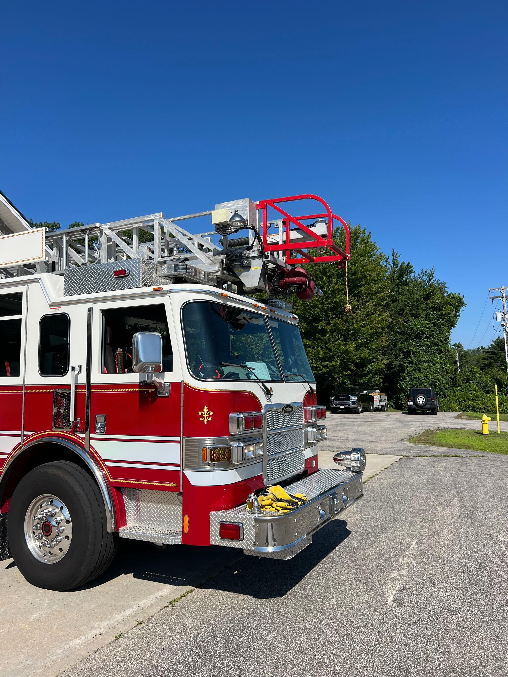 2009 Pierce 75' Aerial - image 3