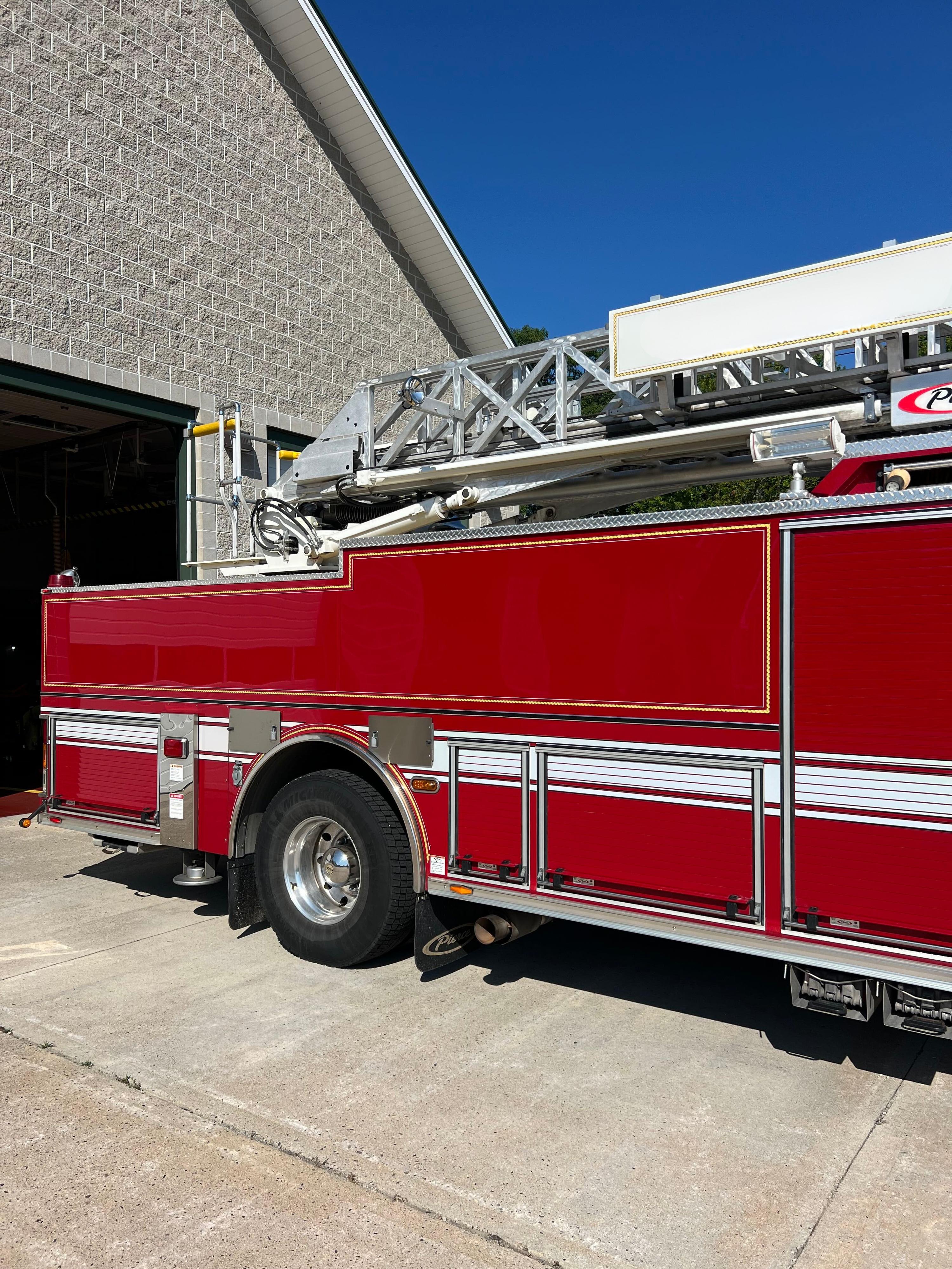 2009 Pierce 75' Aerial - image 7