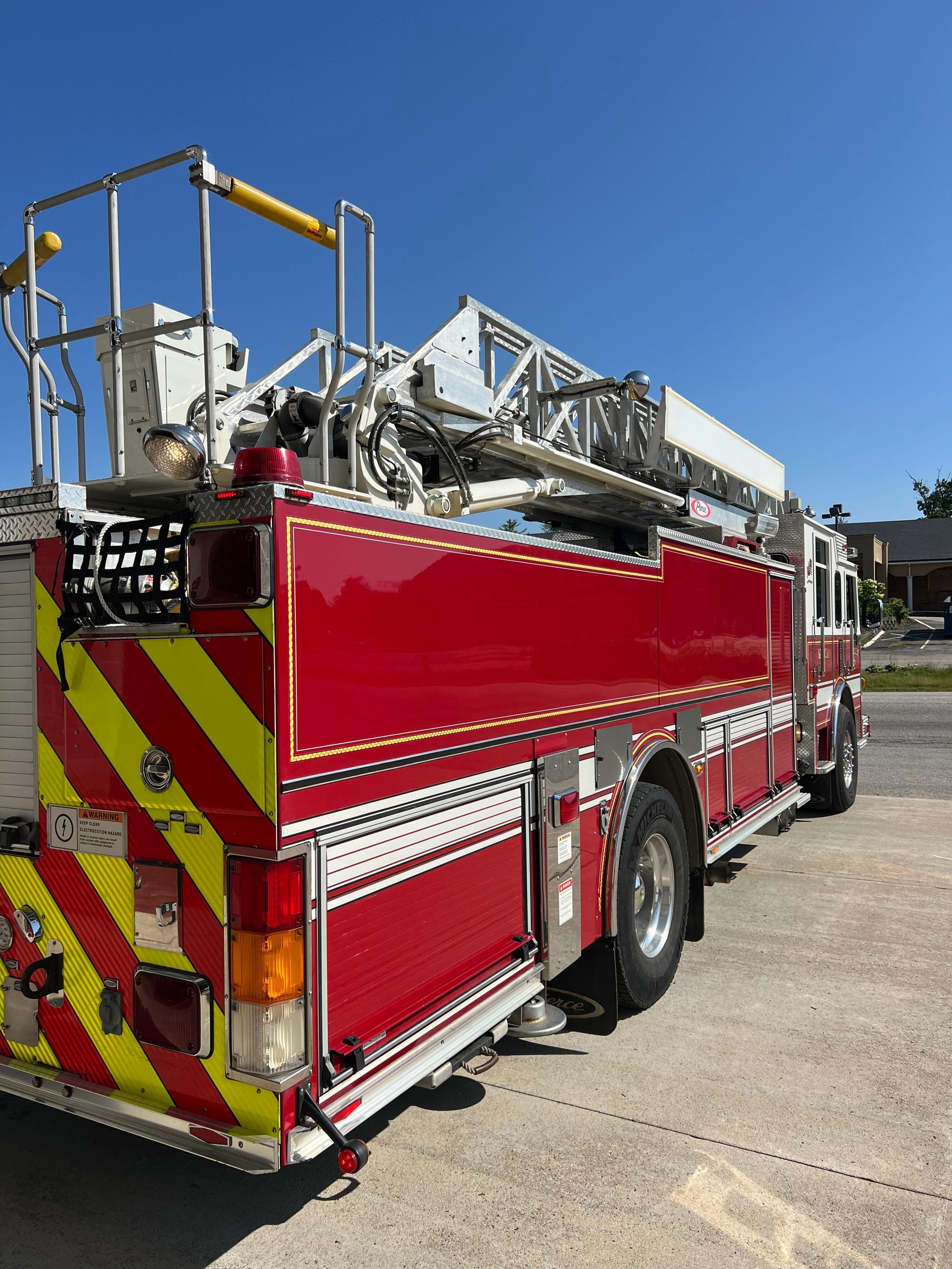2009 Pierce 75' Aerial - image 9