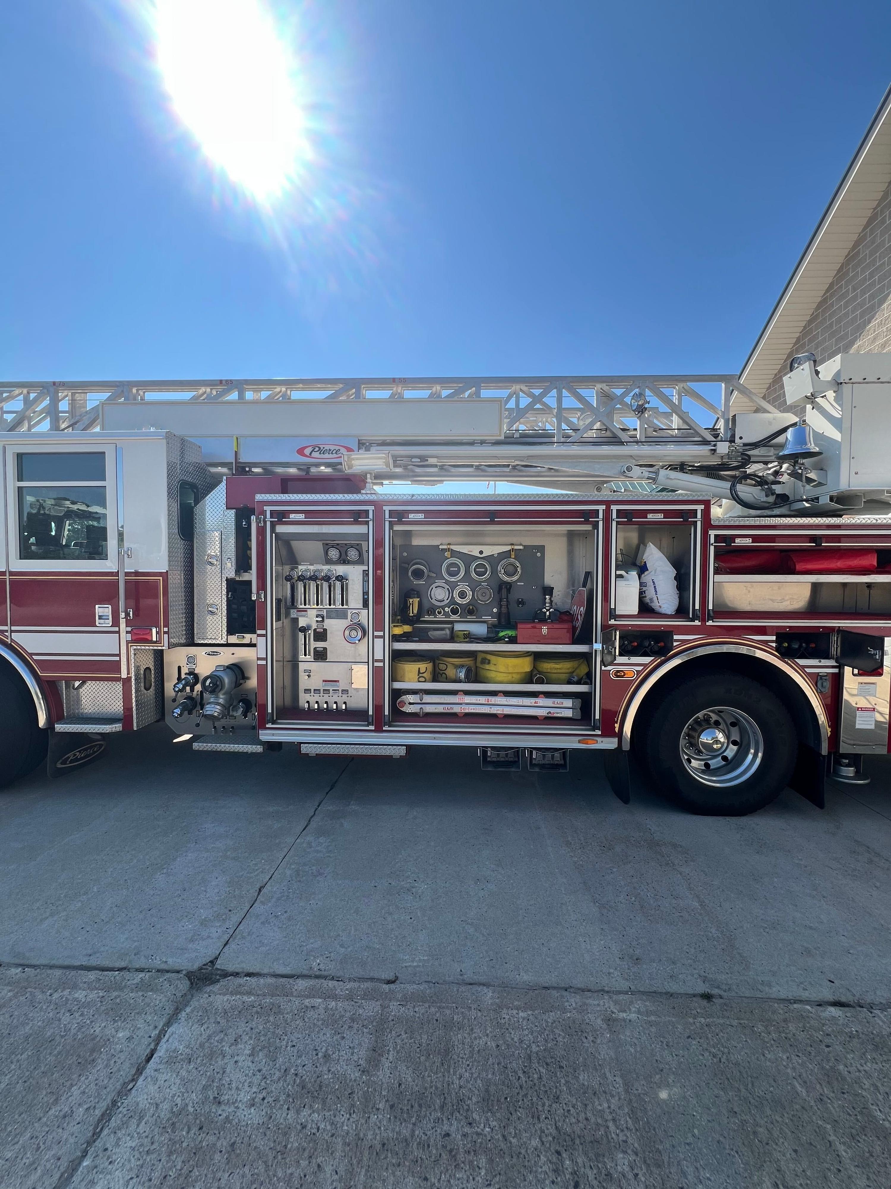 2009 Pierce 75' Aerial - image 27
