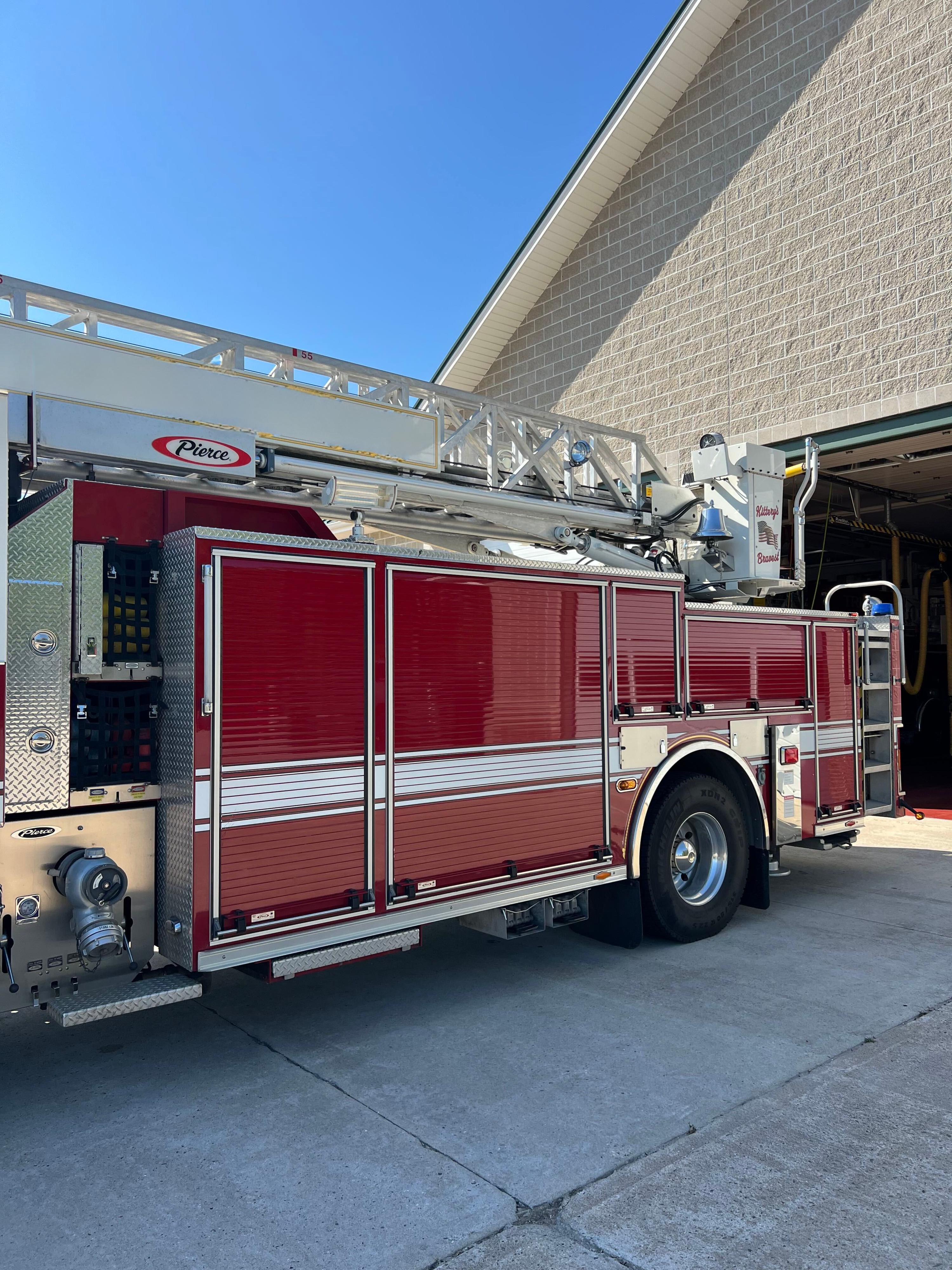 2009 Pierce 75' Aerial - image 12