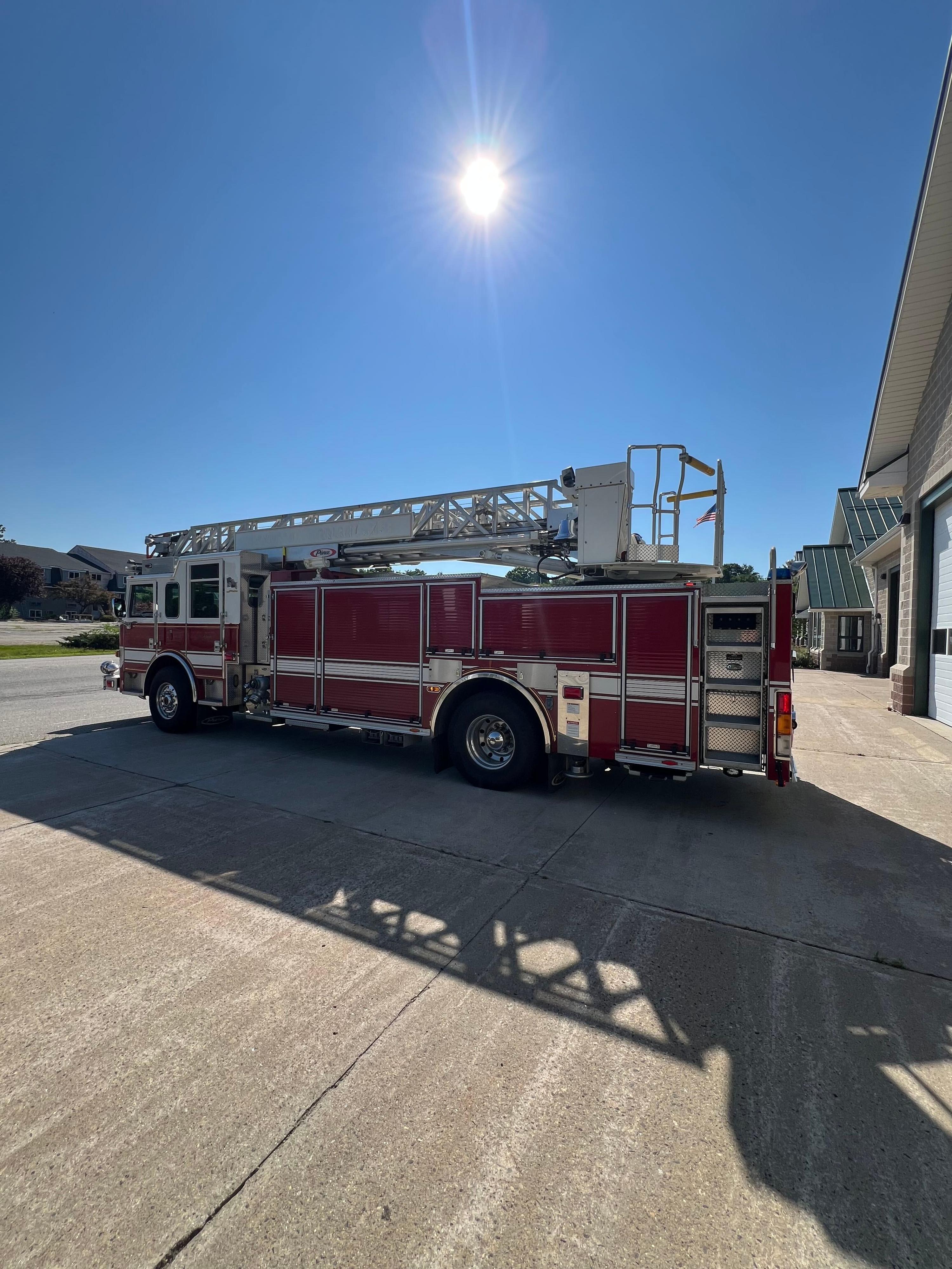 2009 Pierce 75' Aerial - image 11