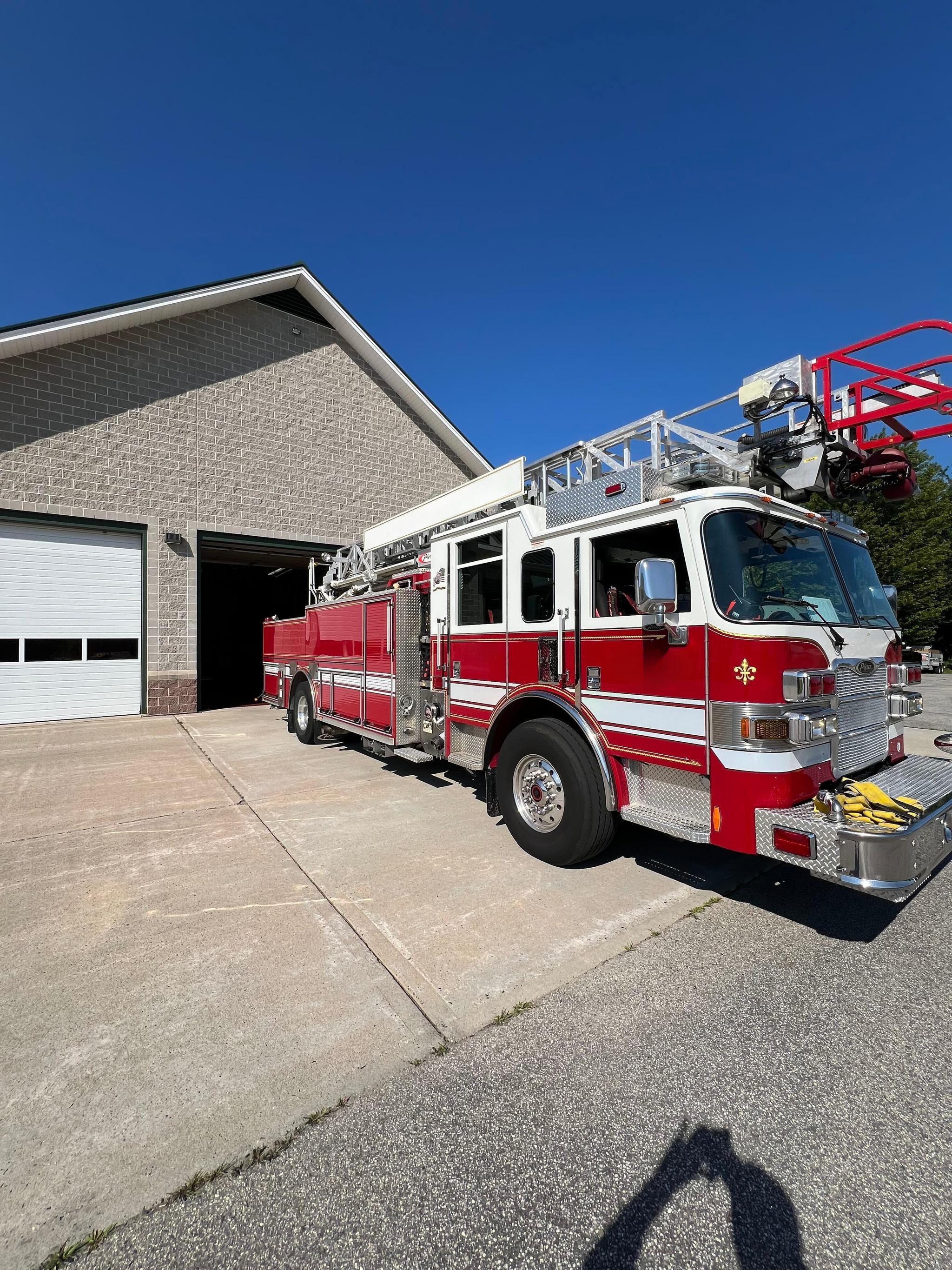 2009 Pierce 75' Aerial - image 1