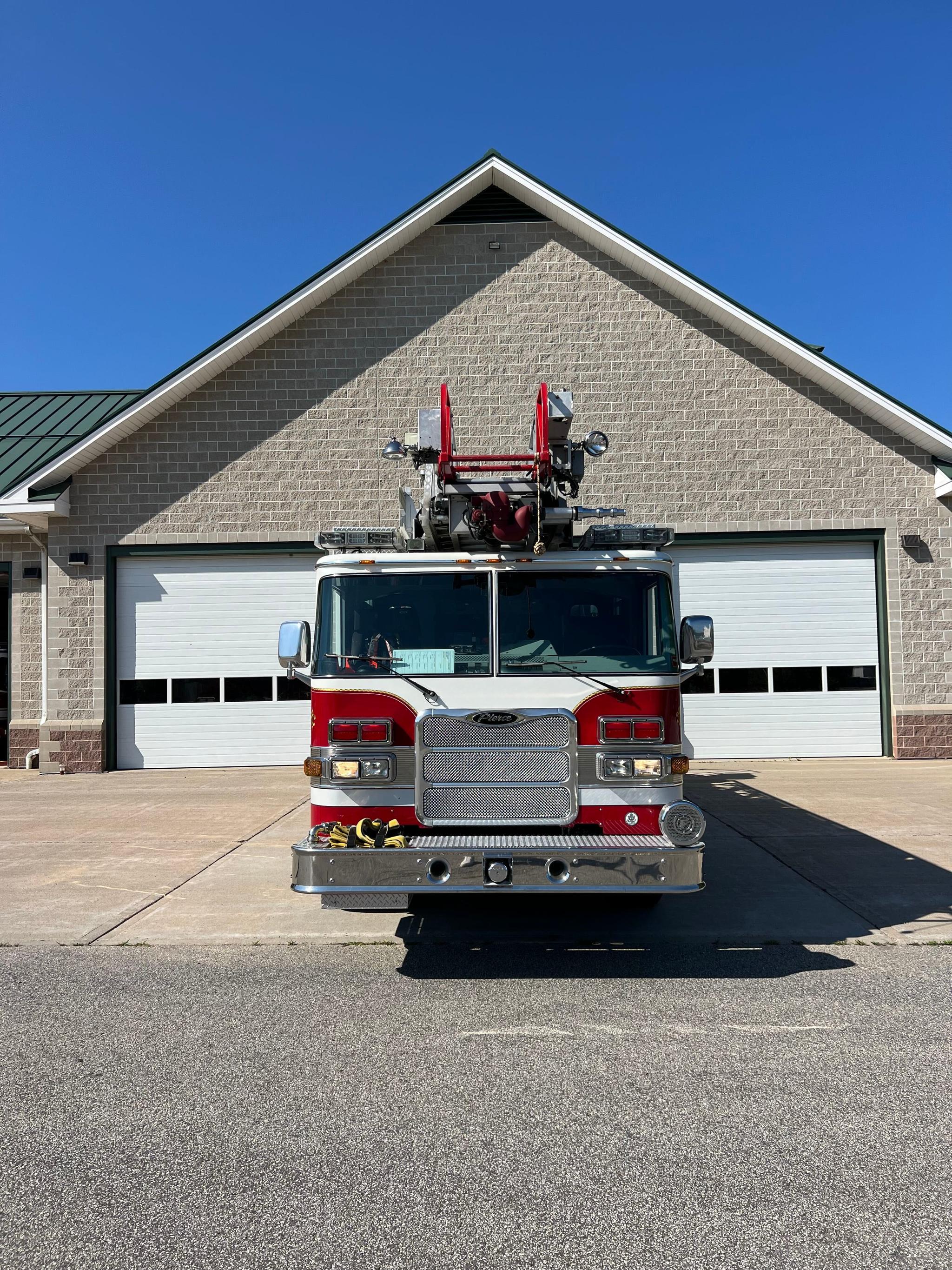 2009 Pierce 75' Aerial - image 2
