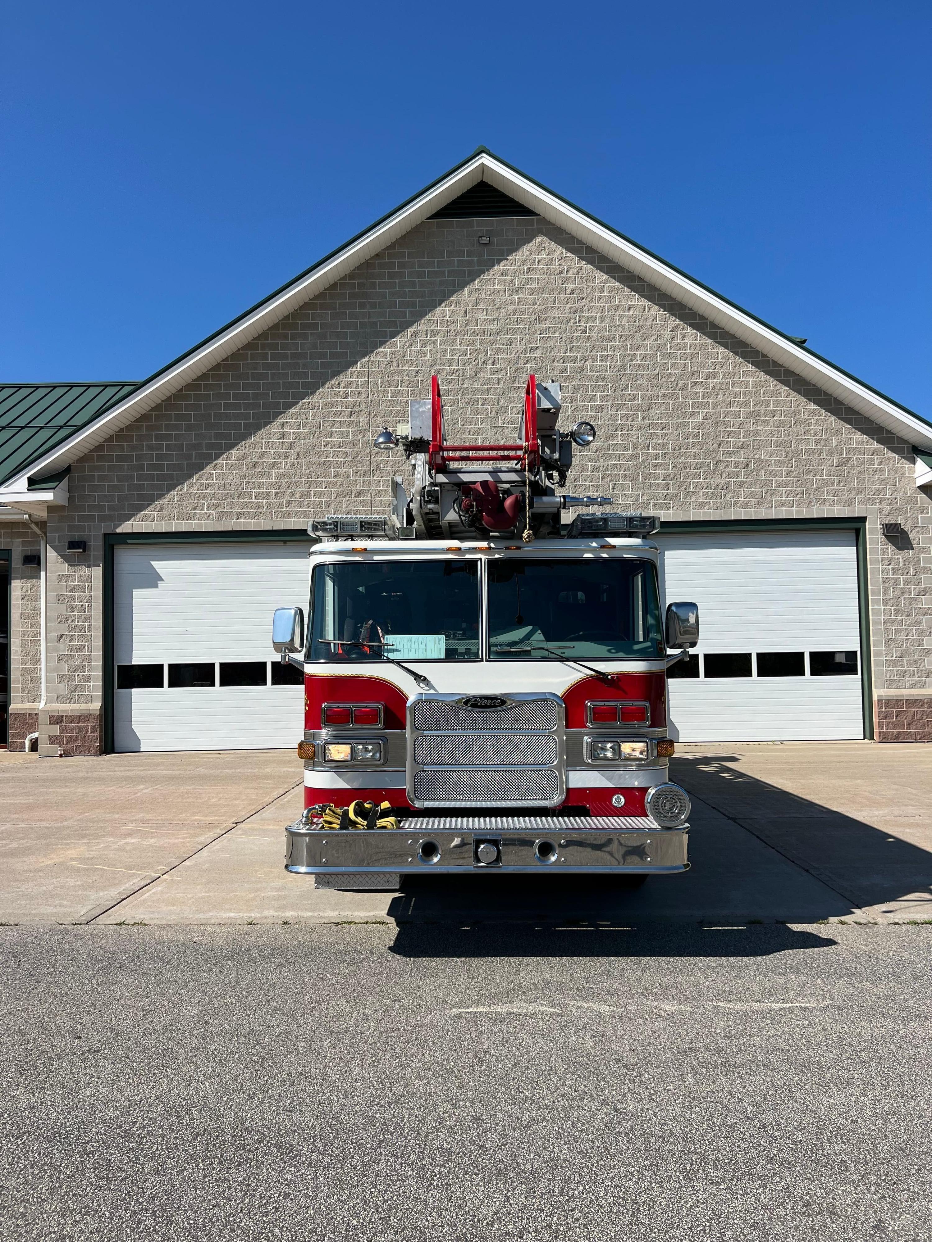 2009 Pierce 75' Aerial - image 2