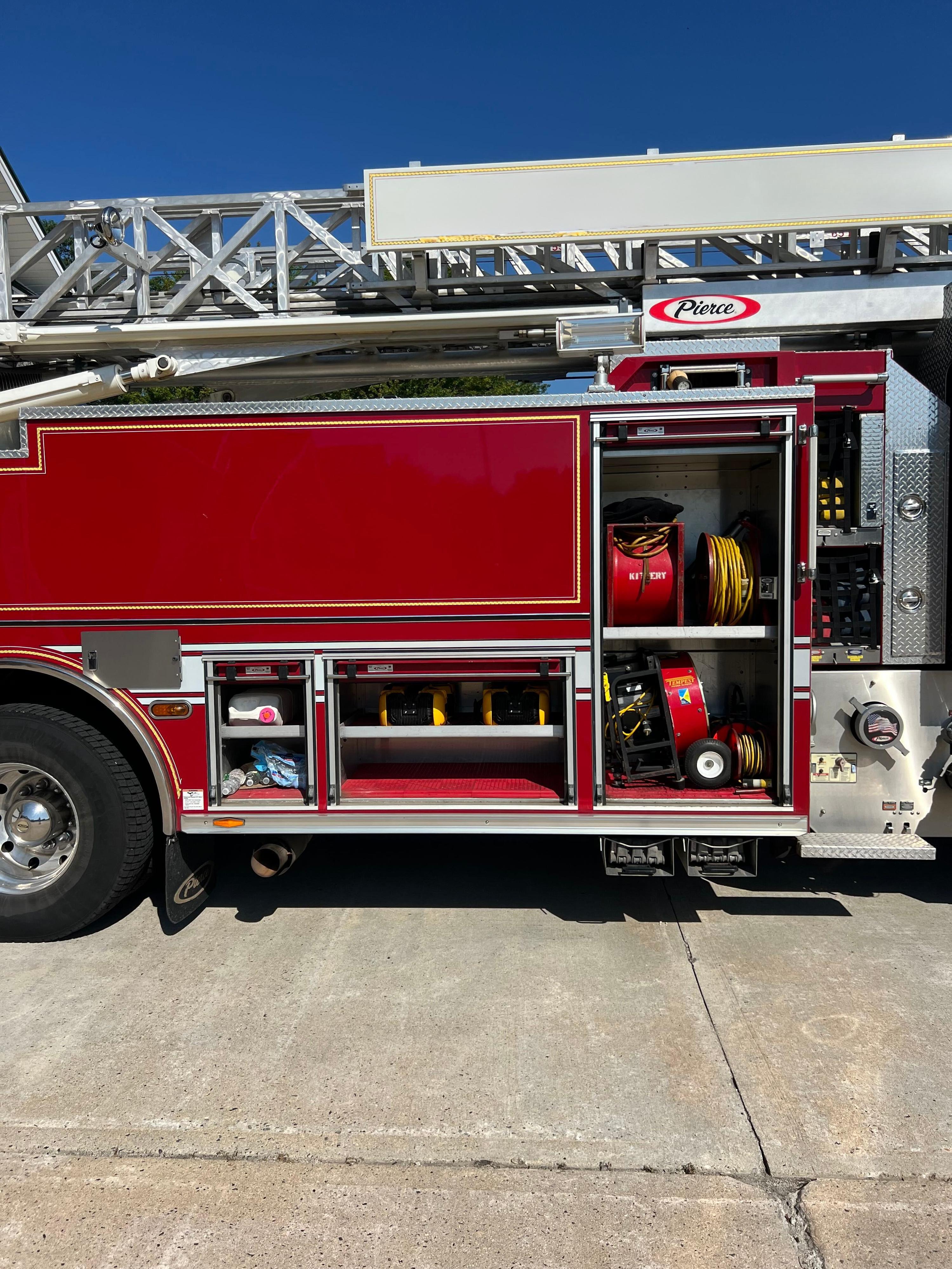 2009 Pierce 75' Aerial - image 18