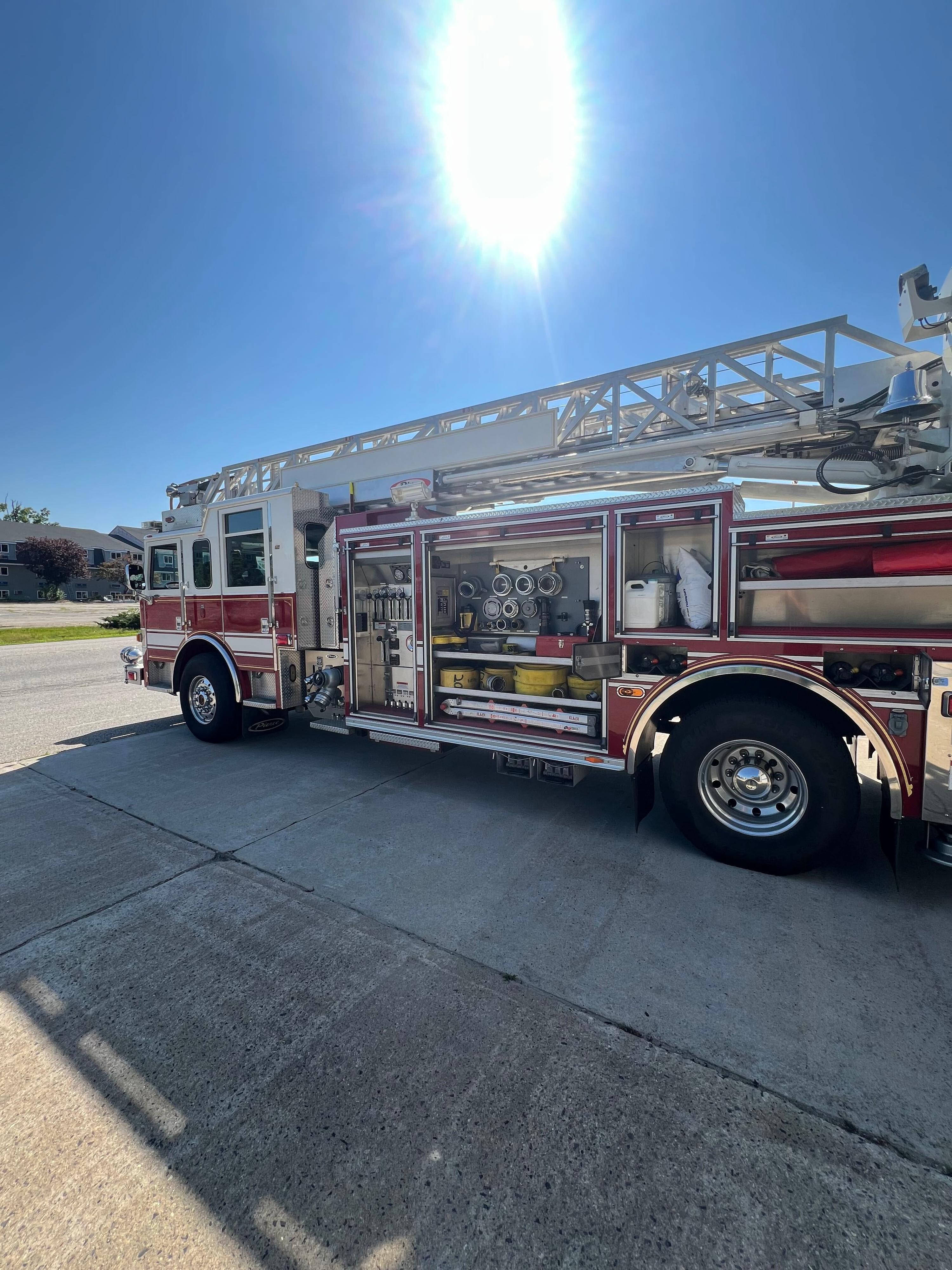 2009 Pierce 75' Aerial - image 24