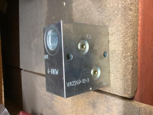 4202016 - MANIFOLD,HYDRAULIC PUMP
