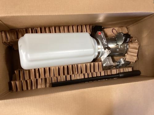 2095769 - PUMP,12V/HYD,3000 PSI - image 1