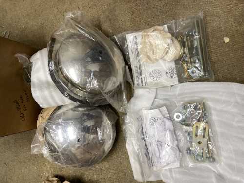 40-8565 - FRT HUB COVER,PAIR