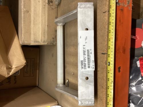 1419899 - STIRRUP STEP,2" OFFSET,10" H