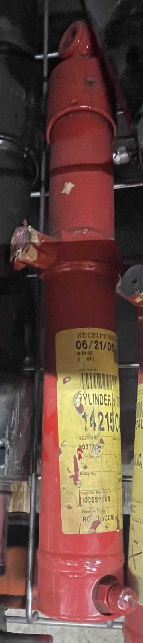 1421504 - CYLINDER,HYDRAULIC,CAB LIFT