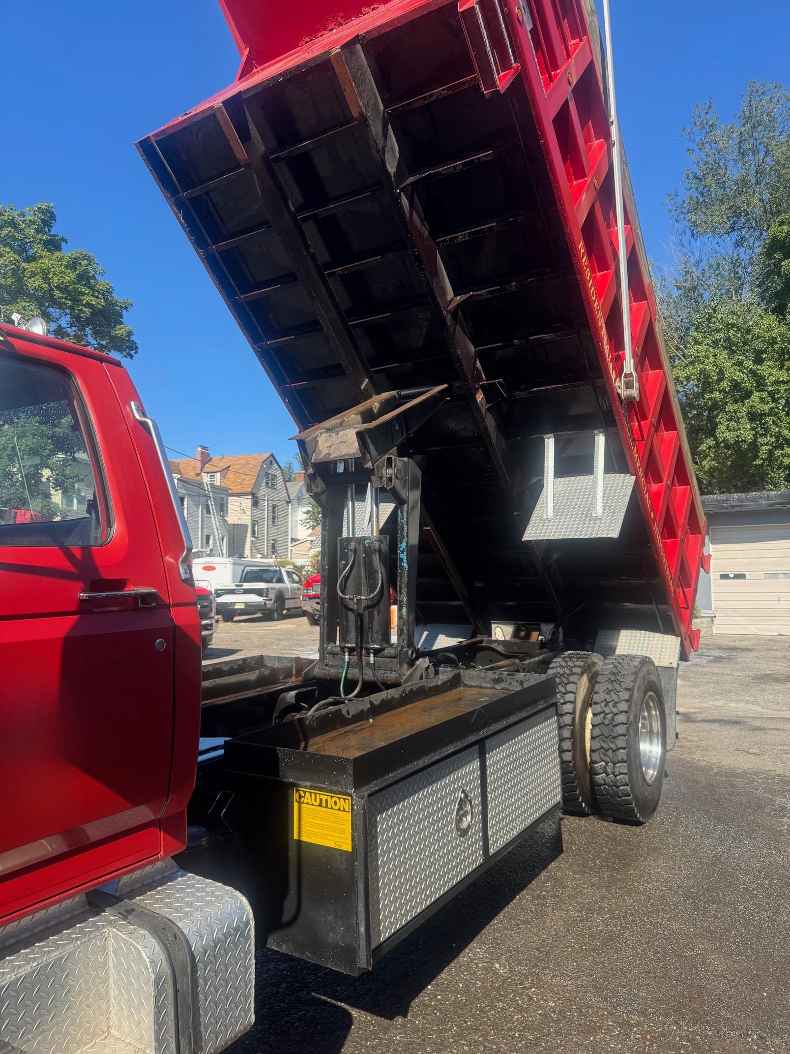 1998 Ford F700 Dump Truck - image 16