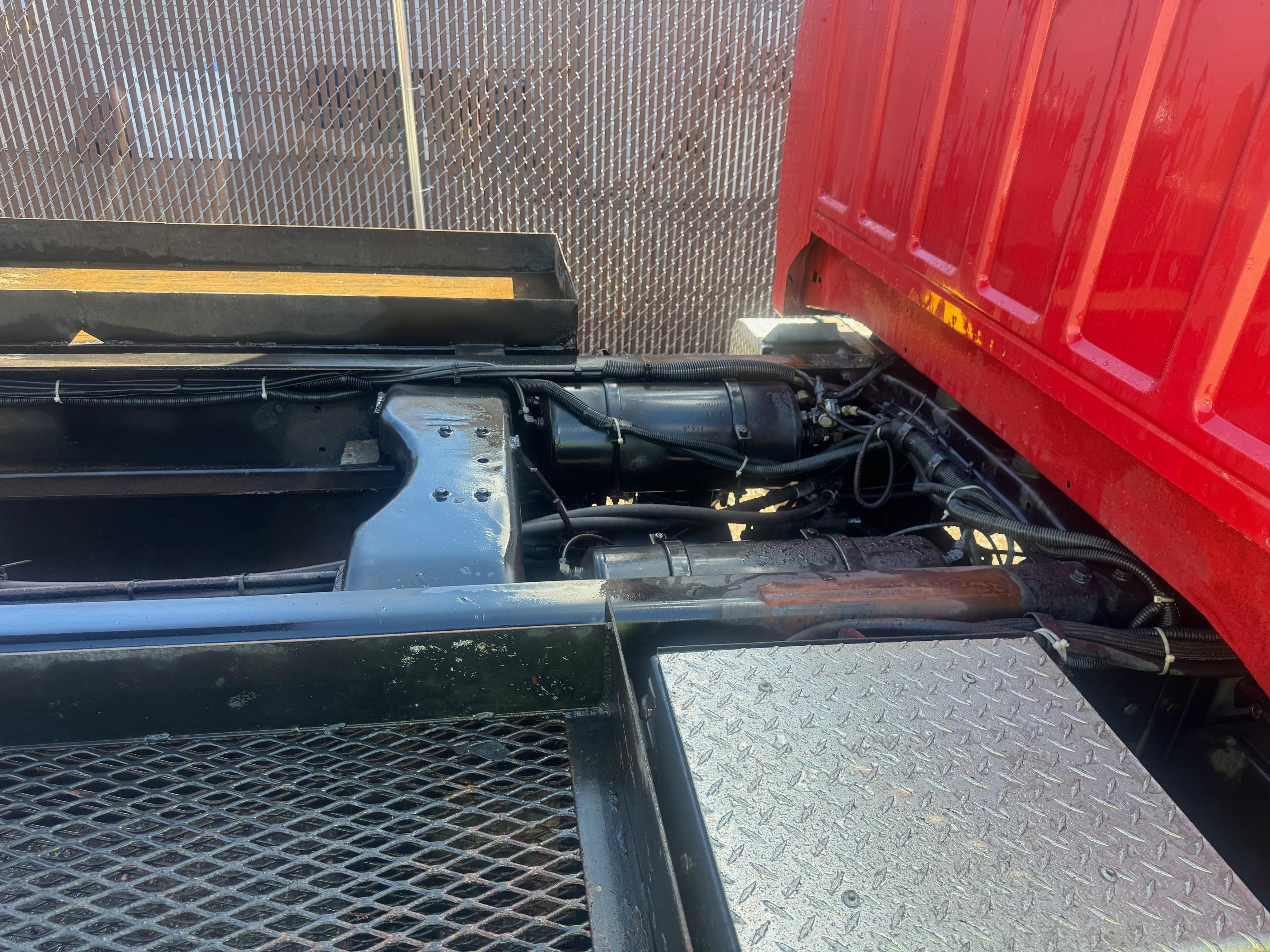 1998 Ford F700 Dump Truck - image 13
