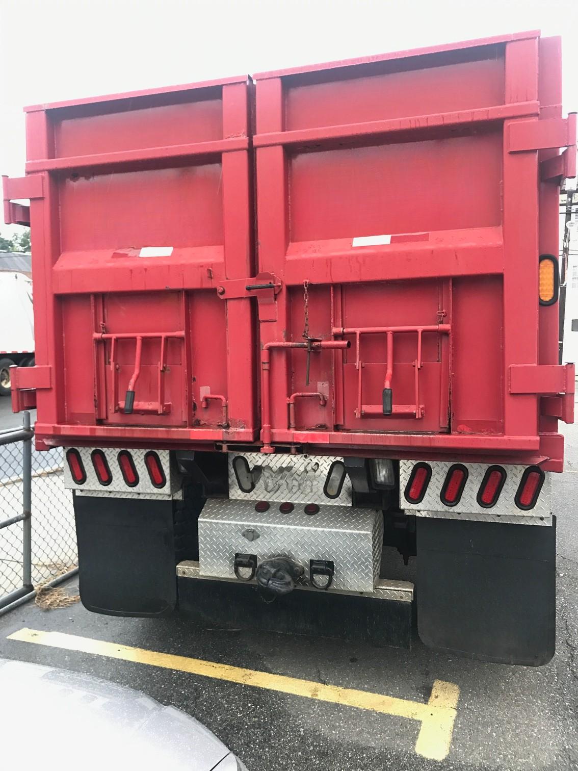 1998 Ford F700 Dump Truck - image 17