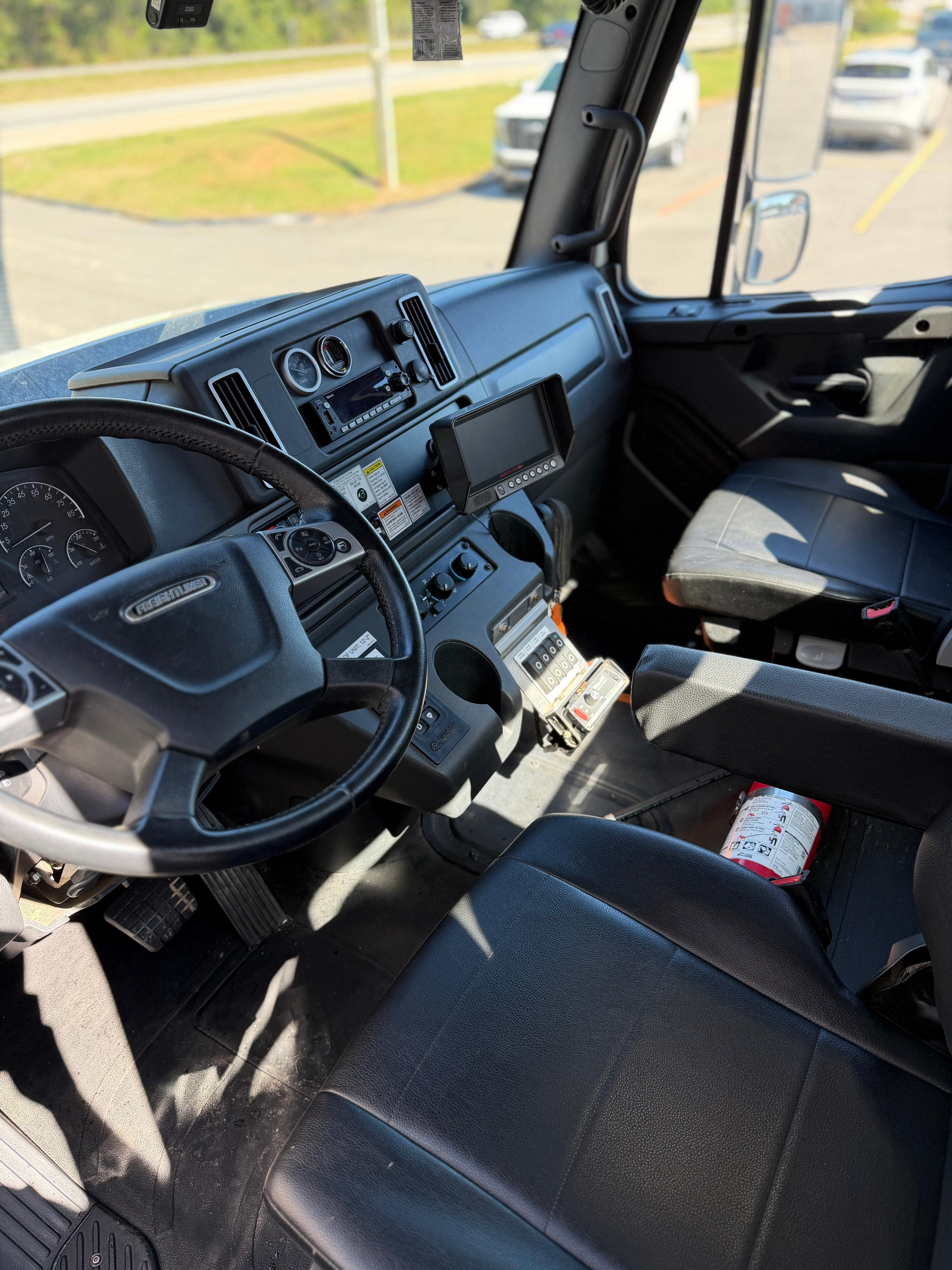 2025 Freightliner Vac-Con Combination - image 12