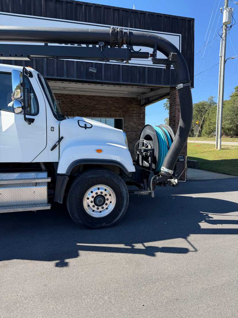 2025 Freightliner Vac-Con Combination — photo 2