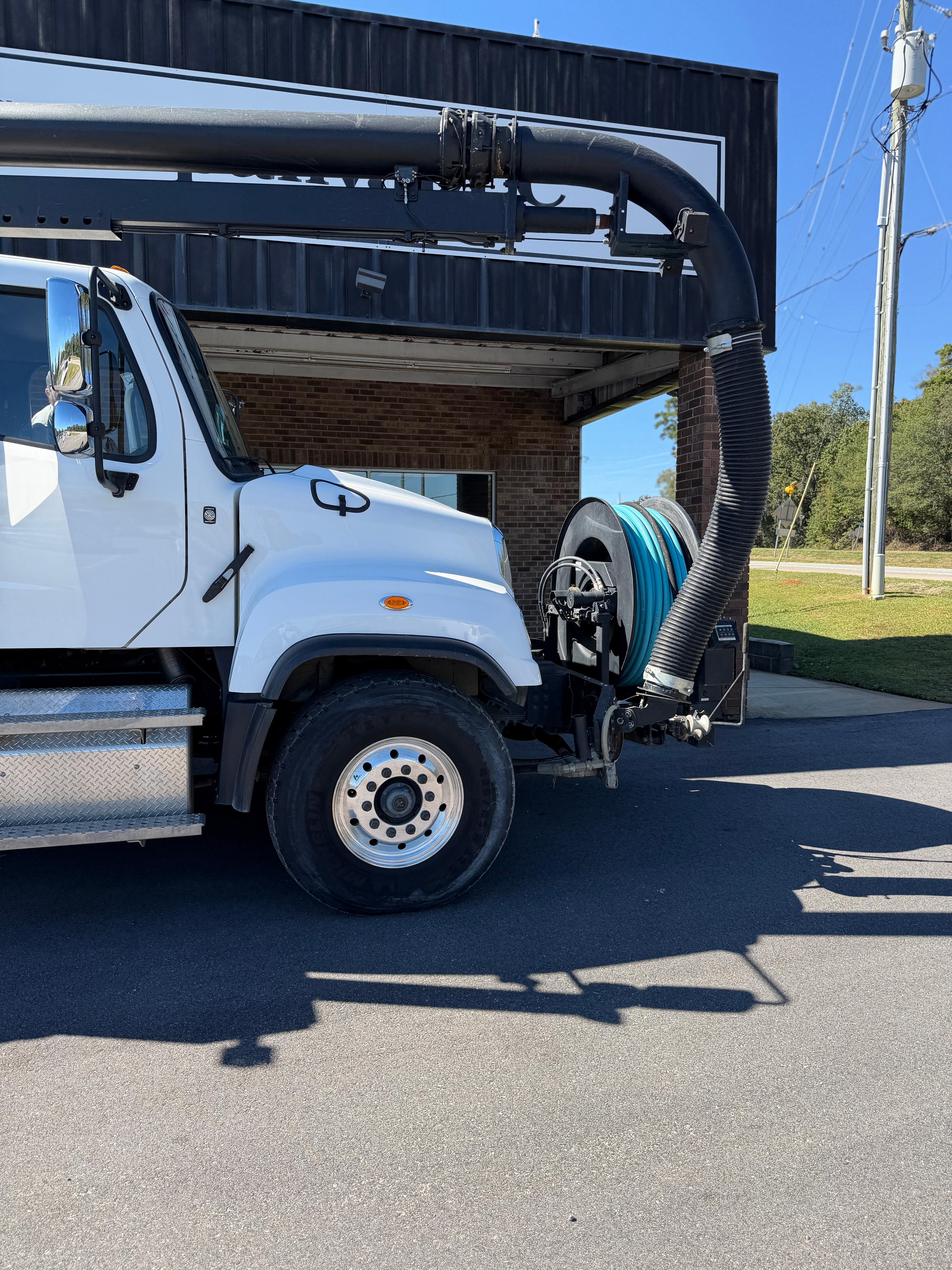 2025 Freightliner Vac-Con Combination - image 2