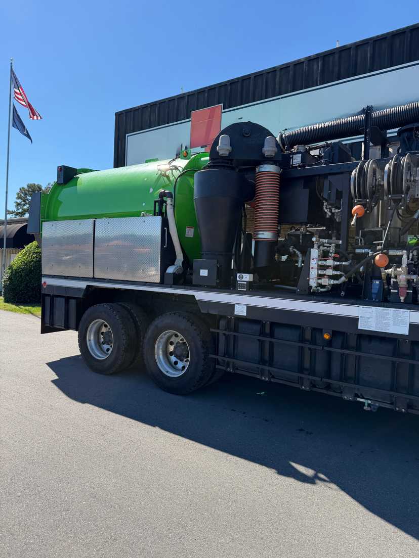 2025 Freightliner Vac-Con Combination — photo 4