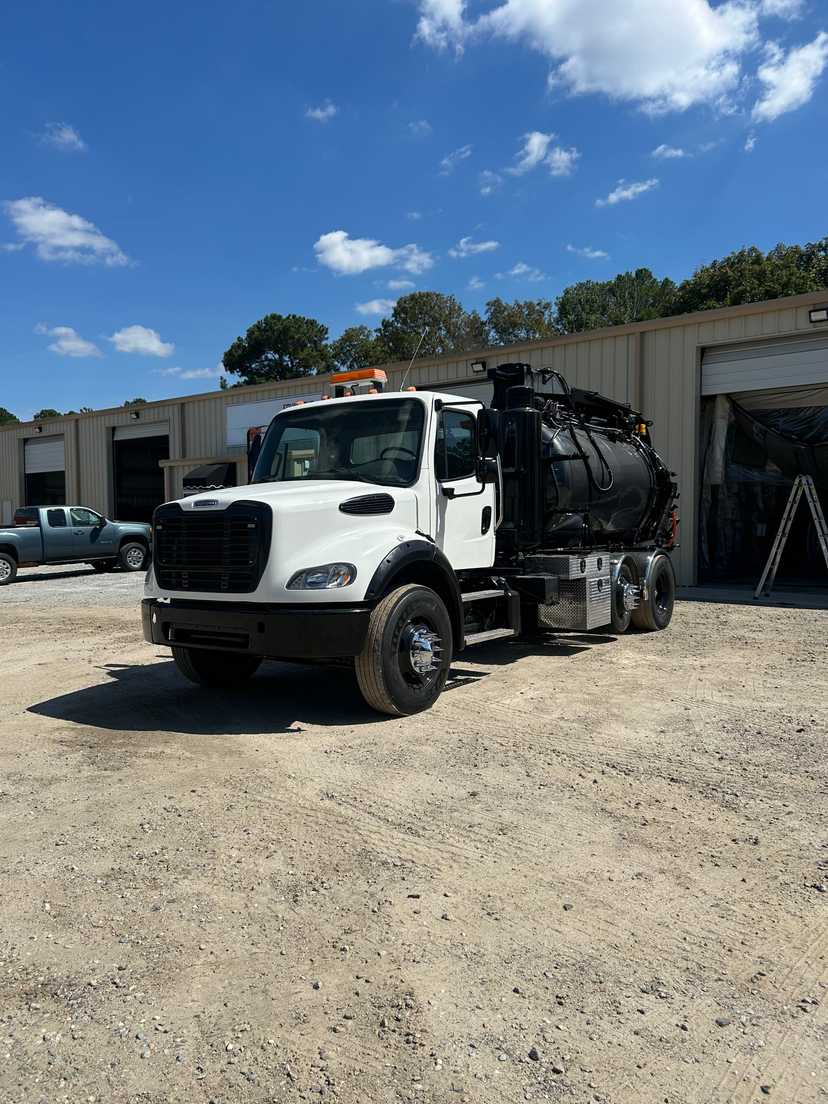 2016 Freightliner Aquatech Combination