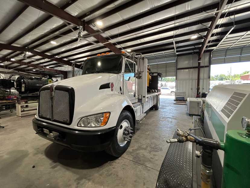 2014 Kenworth Vermeer Hydrovac — photo 4