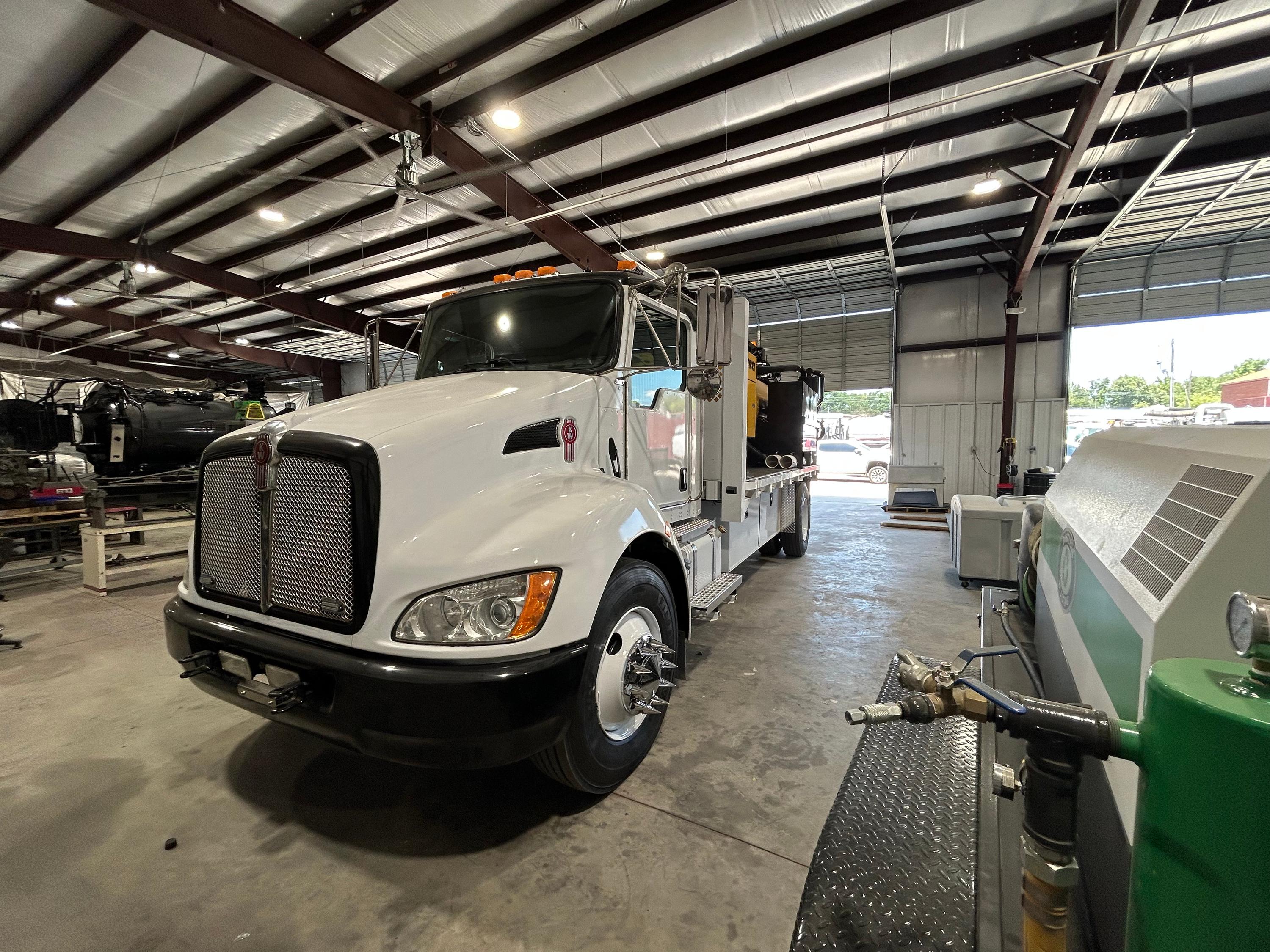 2014 Kenworth Vermeer Hydrovac - image 4