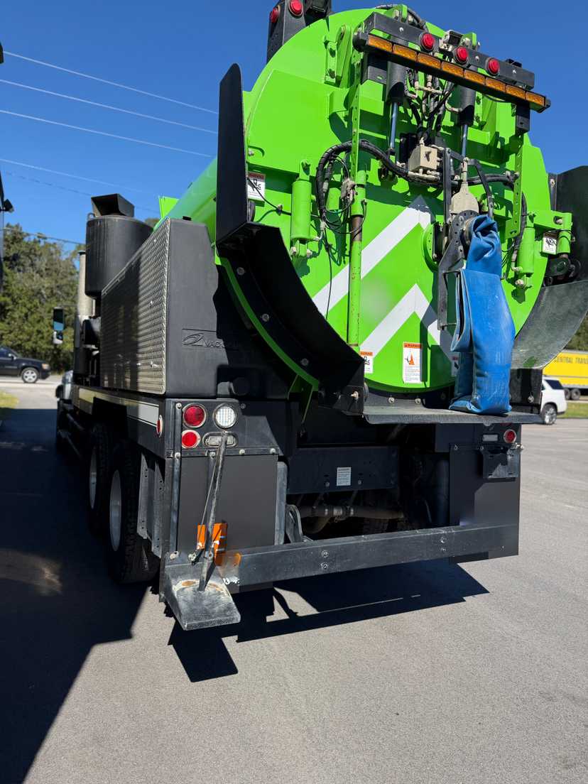 2025 Freightliner Vac-Con Combination — photo 6