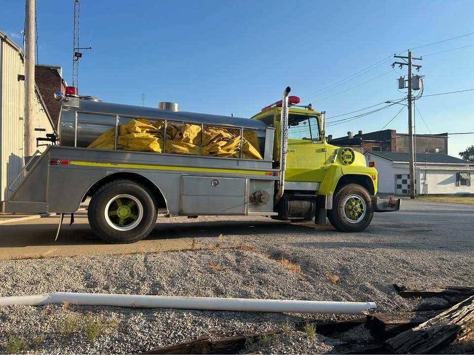 1984 Ford L8000 2000 Gallon Tender