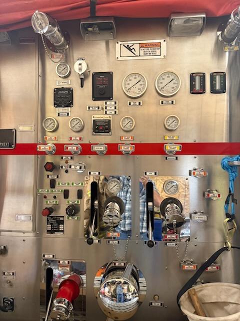 2008 BME Sterling 4x4 Pumper - image 20